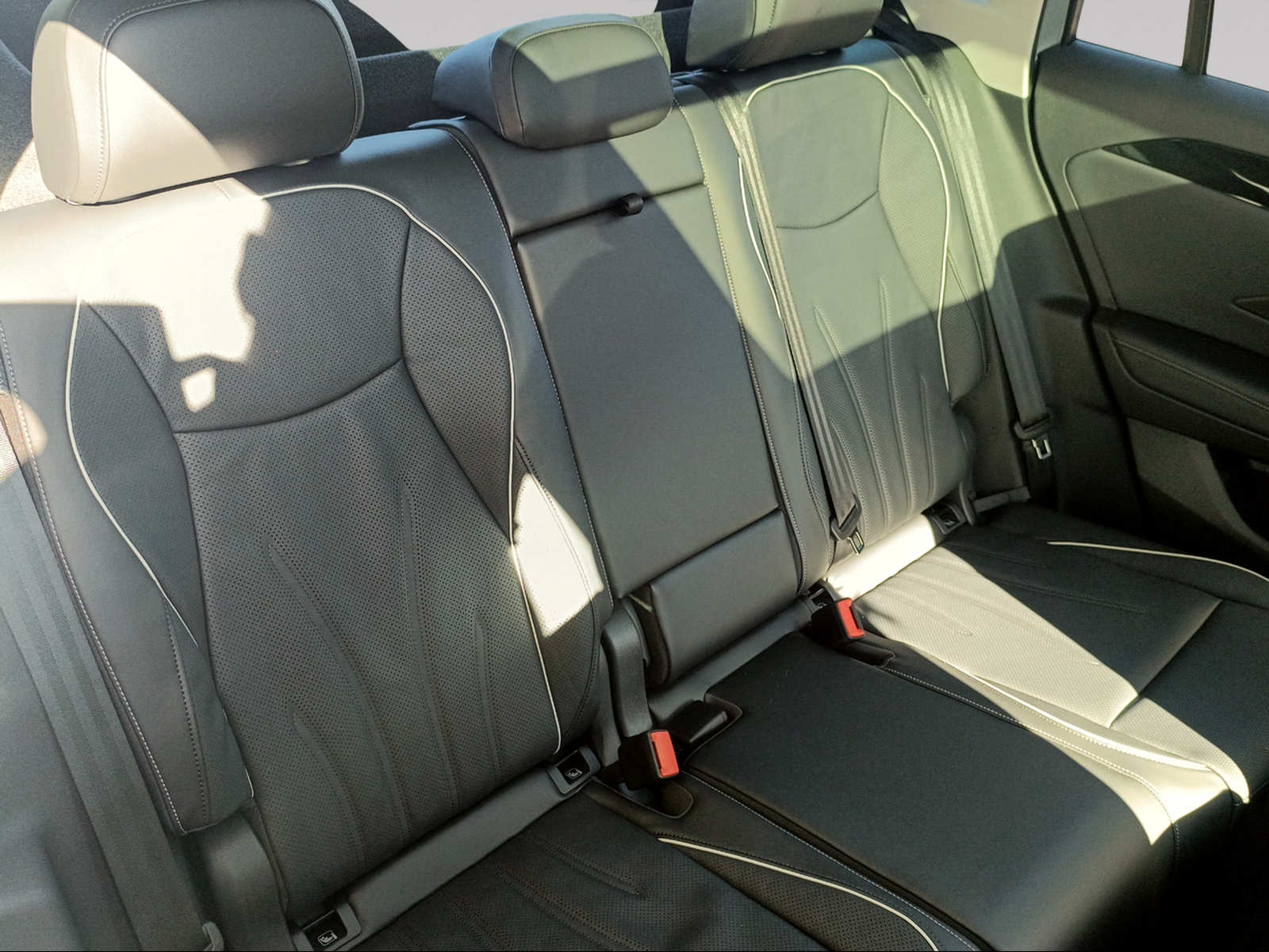 VW Tiguan 2.0 TDI SCR Elegance 4Motion DSG-image-9