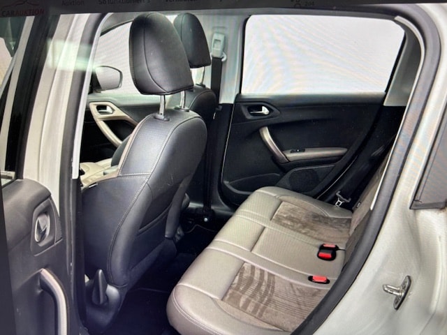 PEUGEOT 2008 1.2 PureTech Allure EAT6-image-10