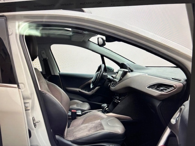 PEUGEOT 2008 1.2 PureTech Allure EAT6-image-9