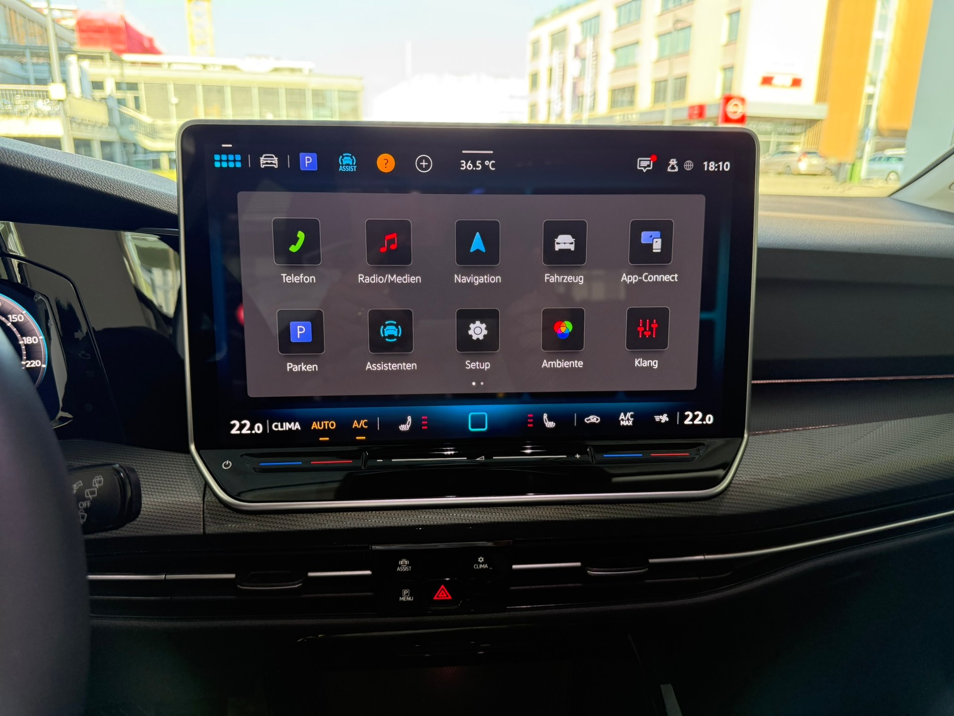 VW Golf Variant 1.5 eTSI mHEV Style DSG-image-13