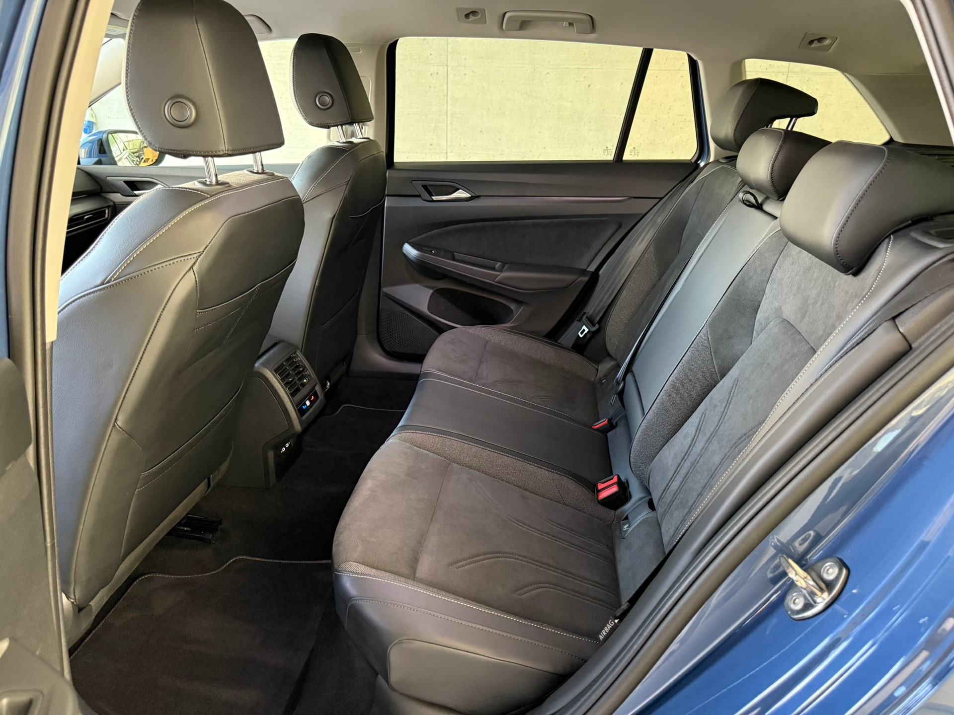 VW Golf Variant 1.5 eTSI mHEV Style DSG-image-8