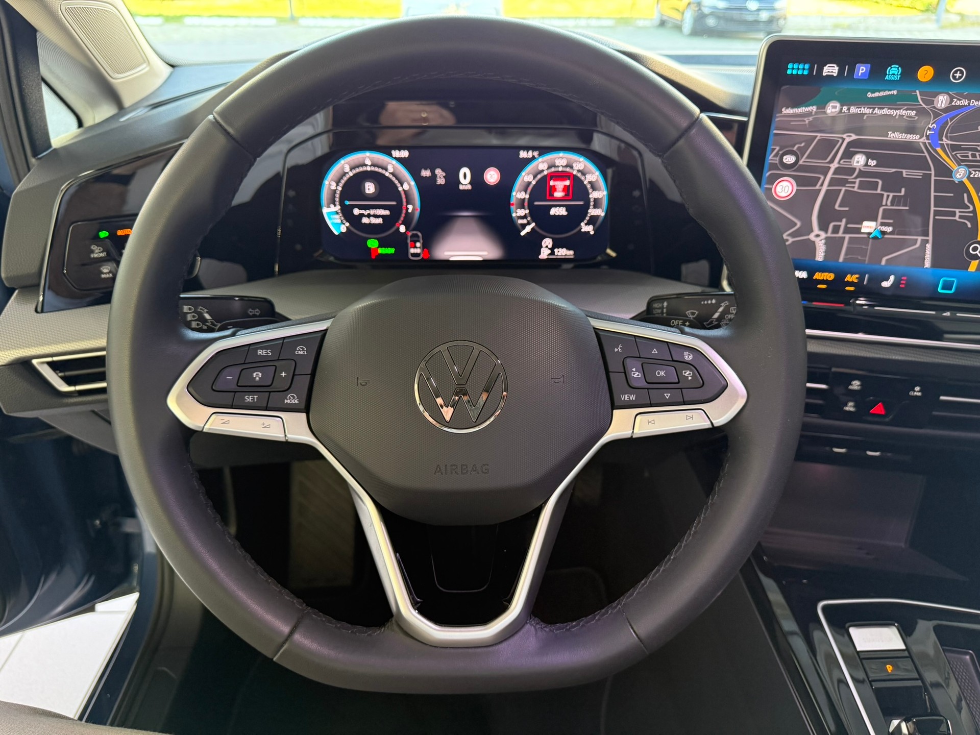 VW Golf Variant 1.5 eTSI mHEV Style DSG-image-9