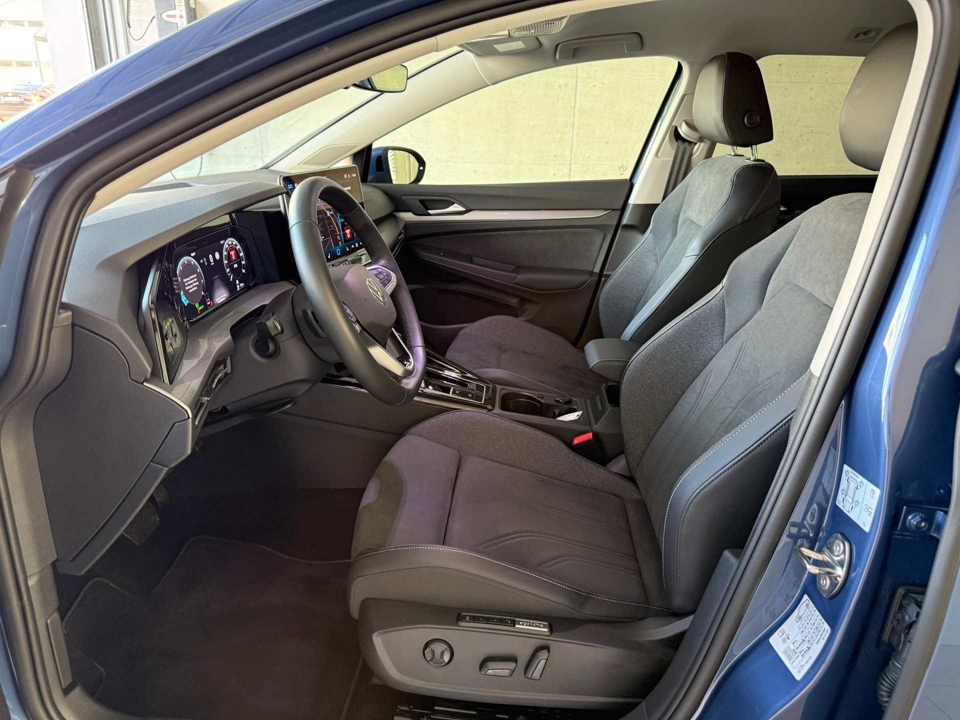VW Golf Variant 1.5 eTSI mHEV Style DSG-image-7
