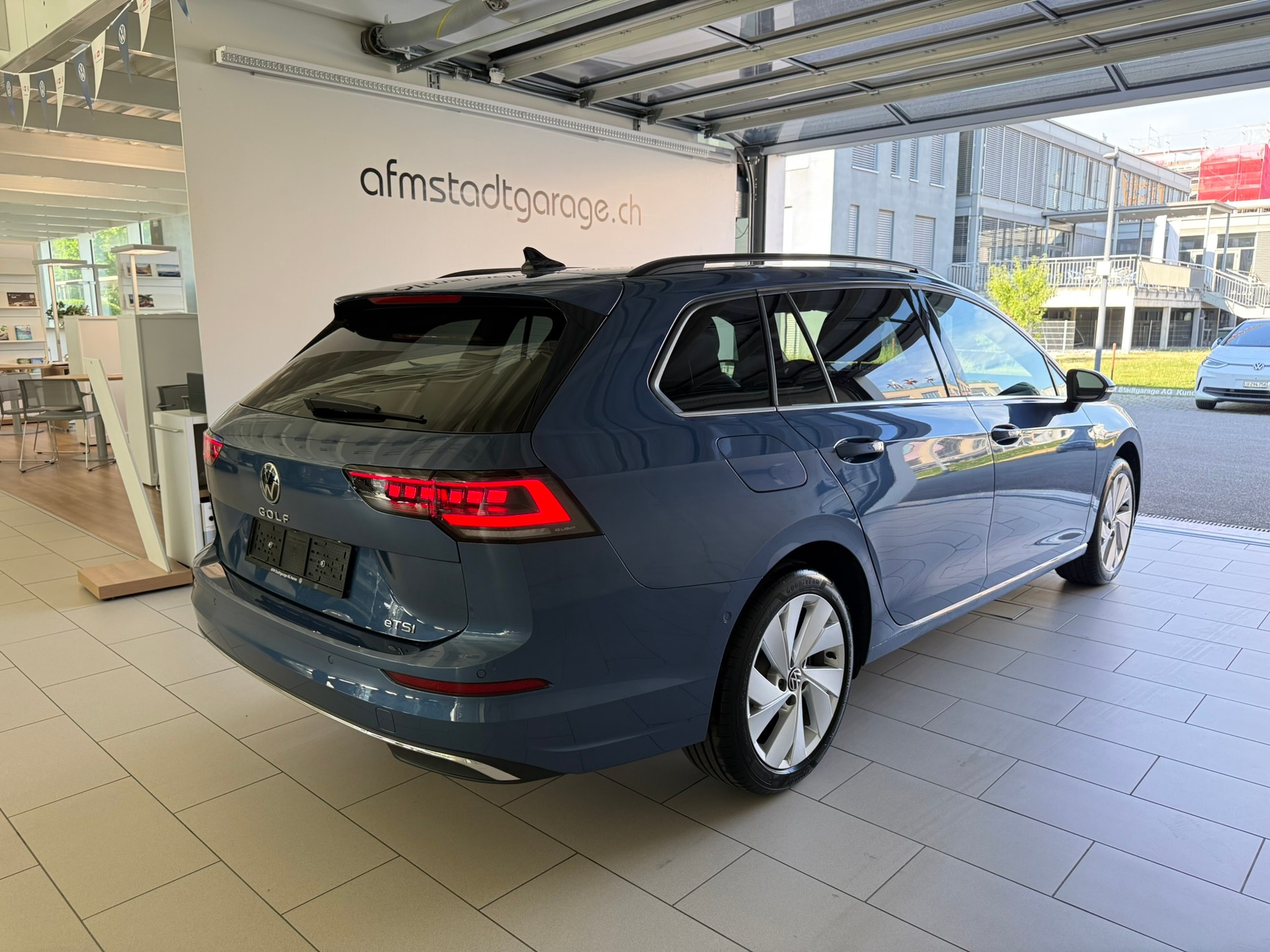 VW Golf Variant 1.5 eTSI mHEV Style DSG-image-5