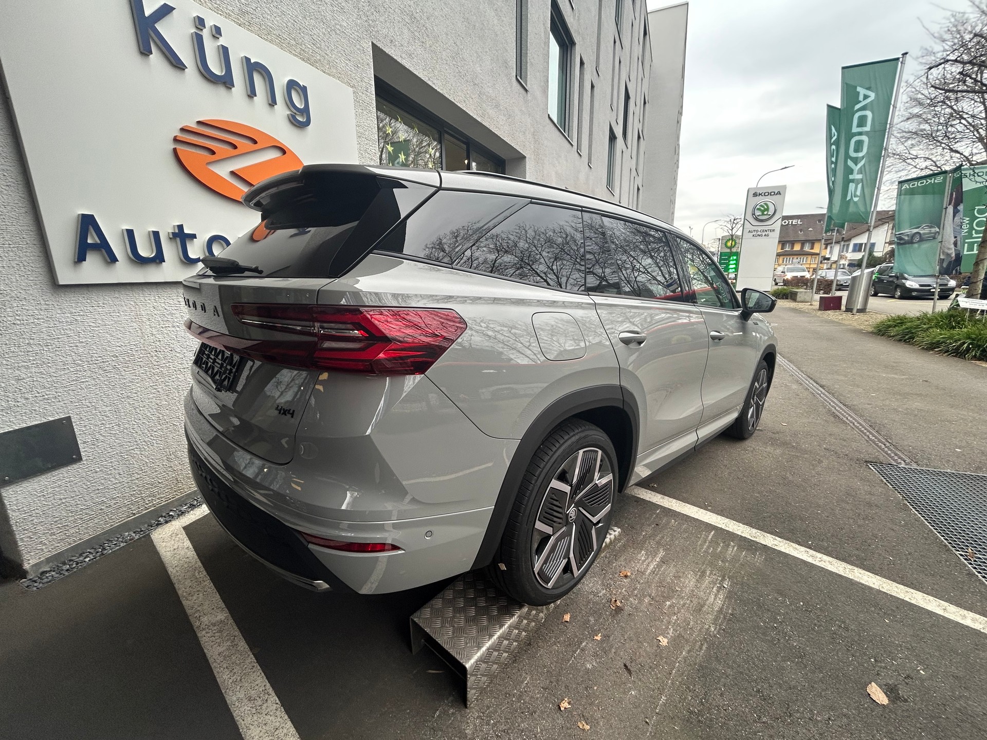 SKODA Kodiaq 2.0 TSI Sportline 4x4-showroom-element-2