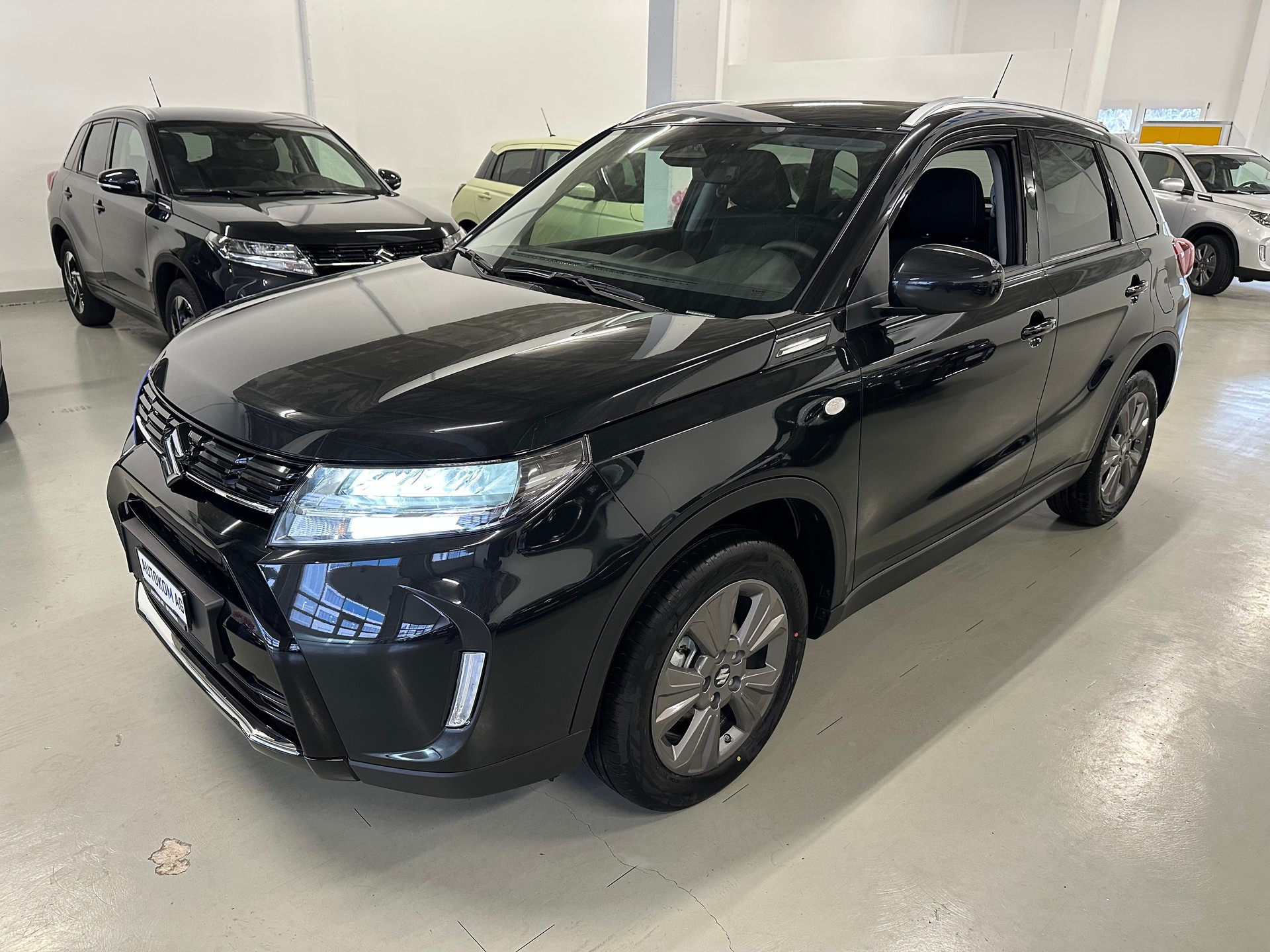 SUZUKI Vitara 1.4 Boosterjet Compact + 4x4 Hybrid Automatic-image-2