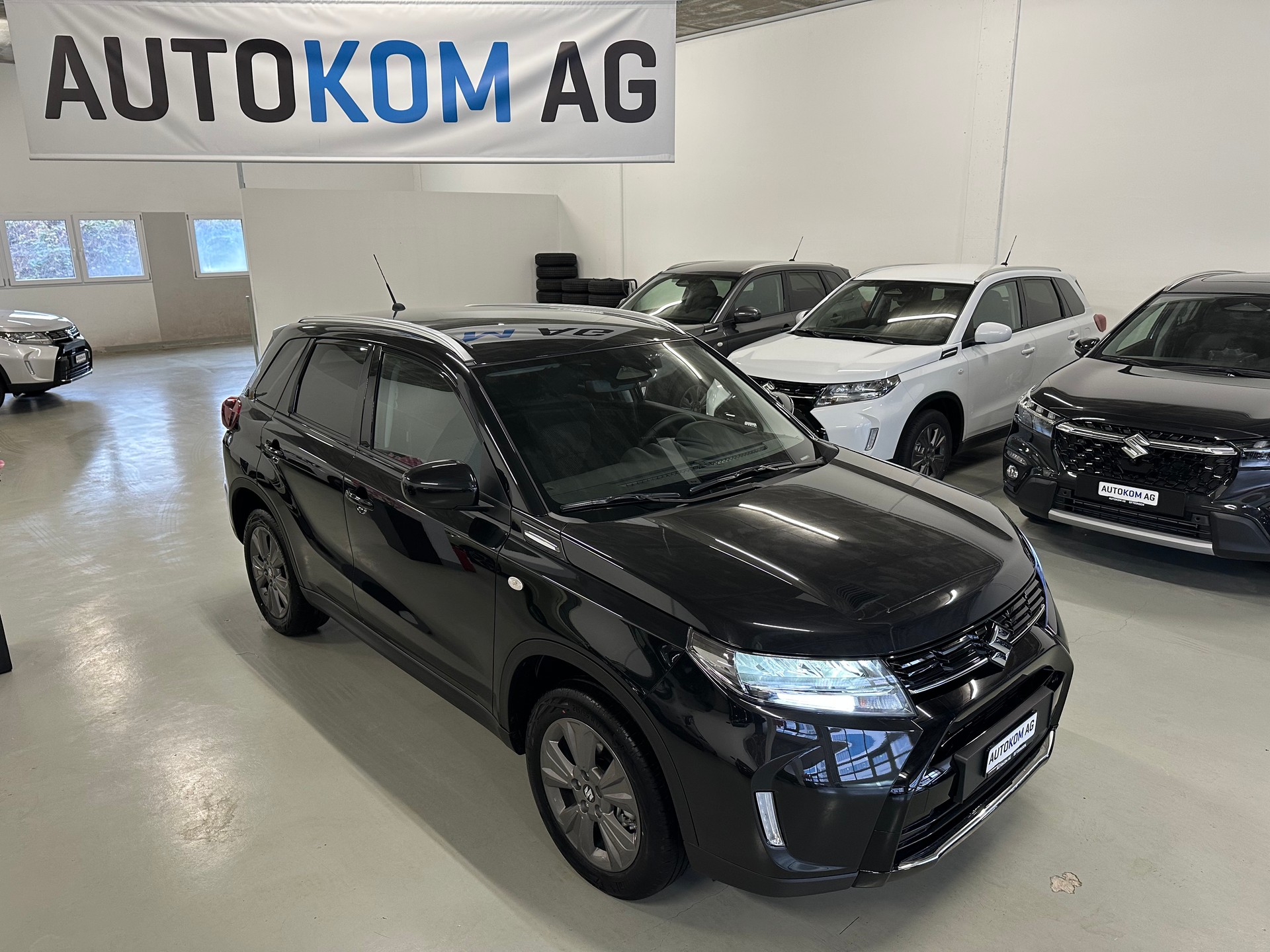 SUZUKI Vitara 1.4 Boosterjet Compact + 4x4 Hybrid Automatic-image-1