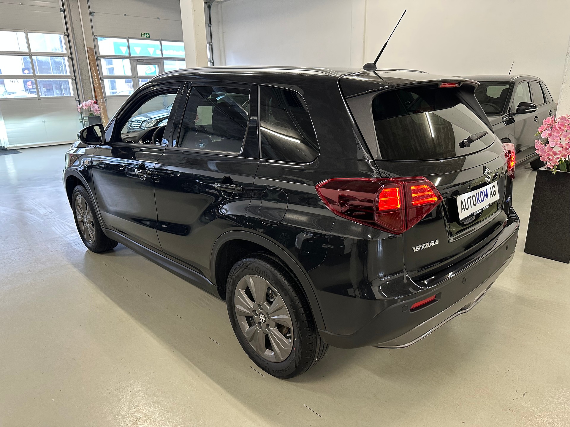 SUZUKI Vitara 1.4 Boosterjet Compact + 4x4 Hybrid Automatic-image-3