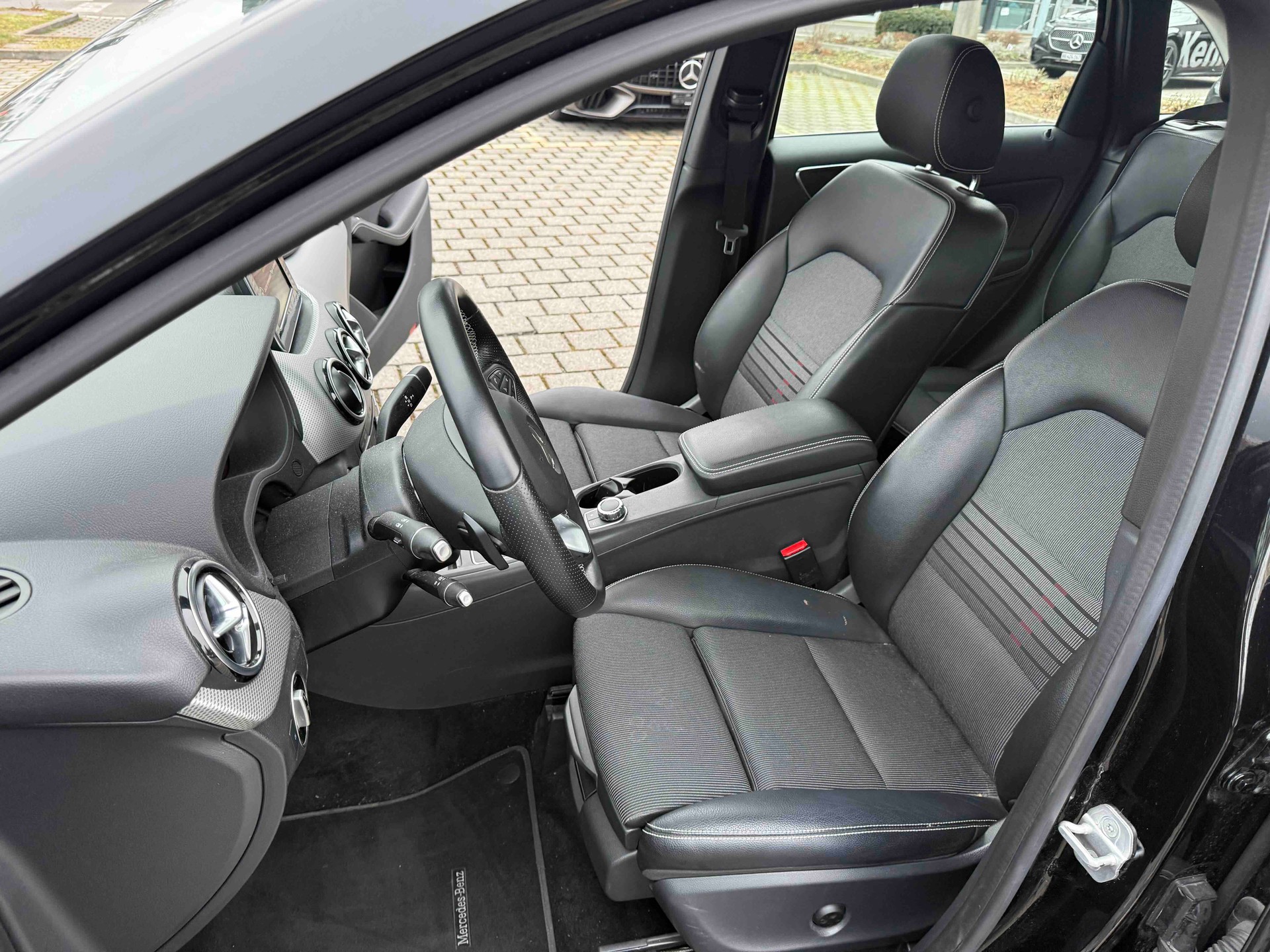 MERCEDES-BENZ B 220 CDI Urban 4Matic 7G-DCT-image-3