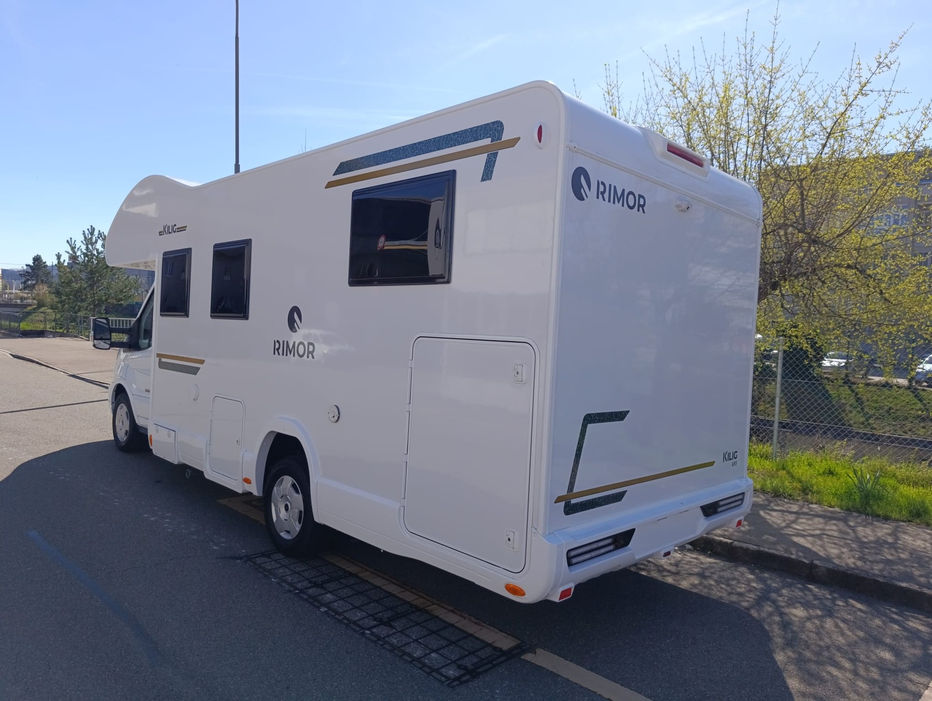 RIMOR Kilig 695***Unschlagbar in Preis und Leistung: Nirgendwo bekommen Sie mehr Wohnmobil für Ihr Geld als bei Rimor***-showroom-element-2