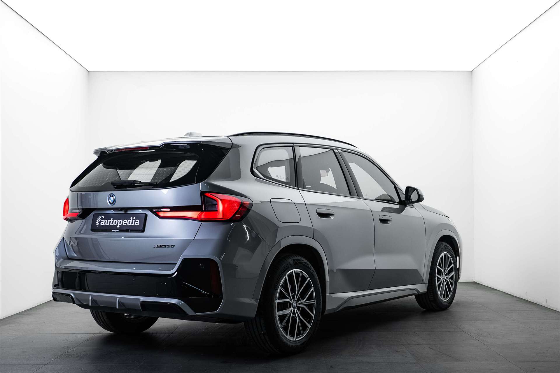 BMW iX1 xDrive 30 M Sport EV 306PS-showroom-element-2