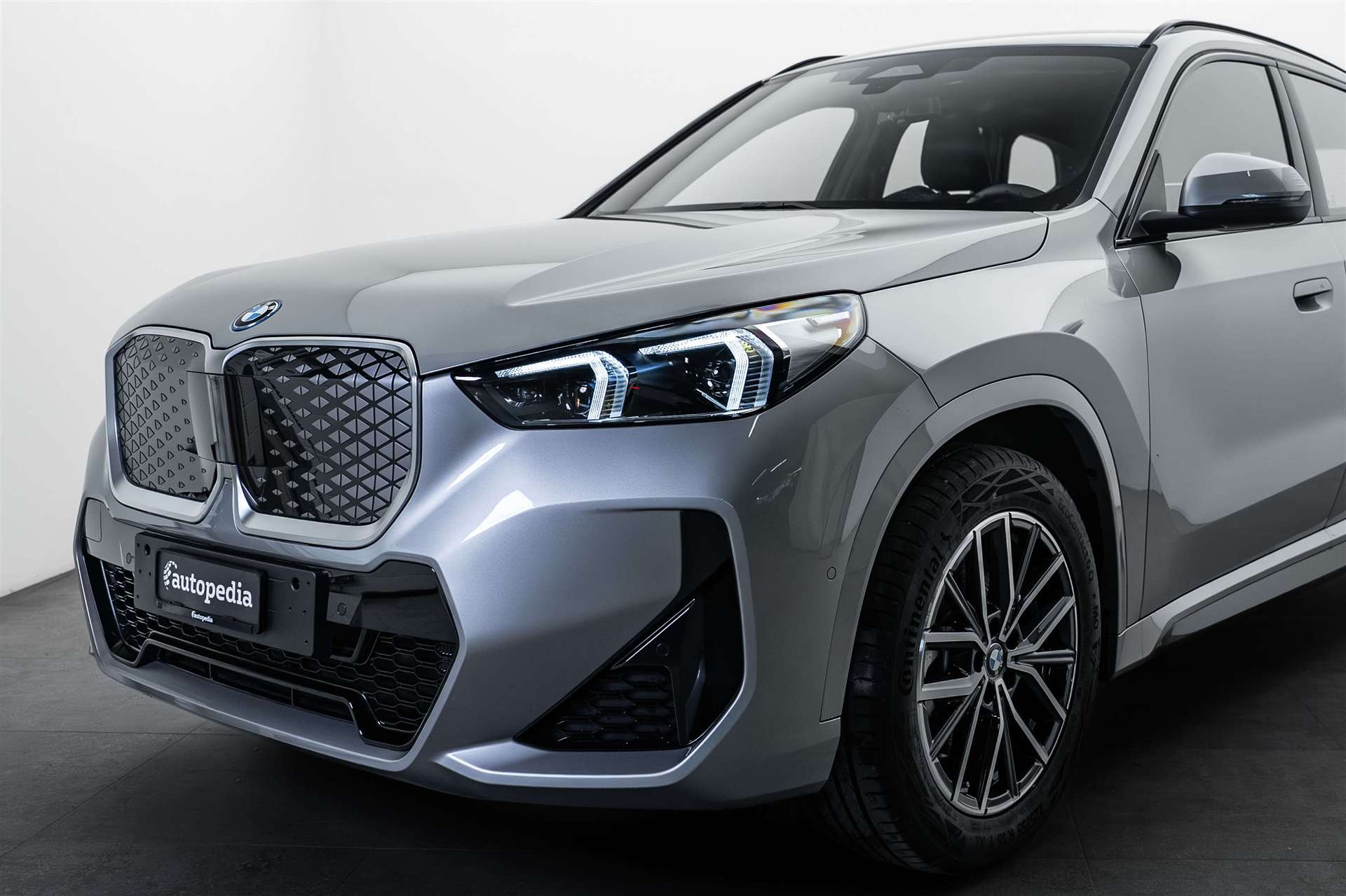 BMW iX1 xDrive 30 M Sport EV 306PS-showroom-element-1