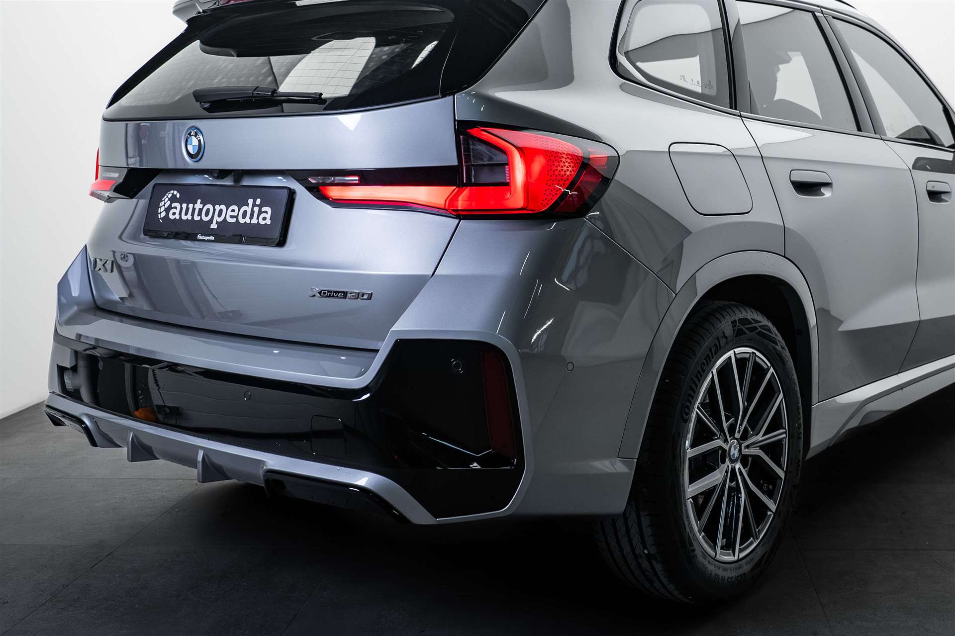 BMW iX1 xDrive 30 M Sport EV 306PS-showroom-element-3