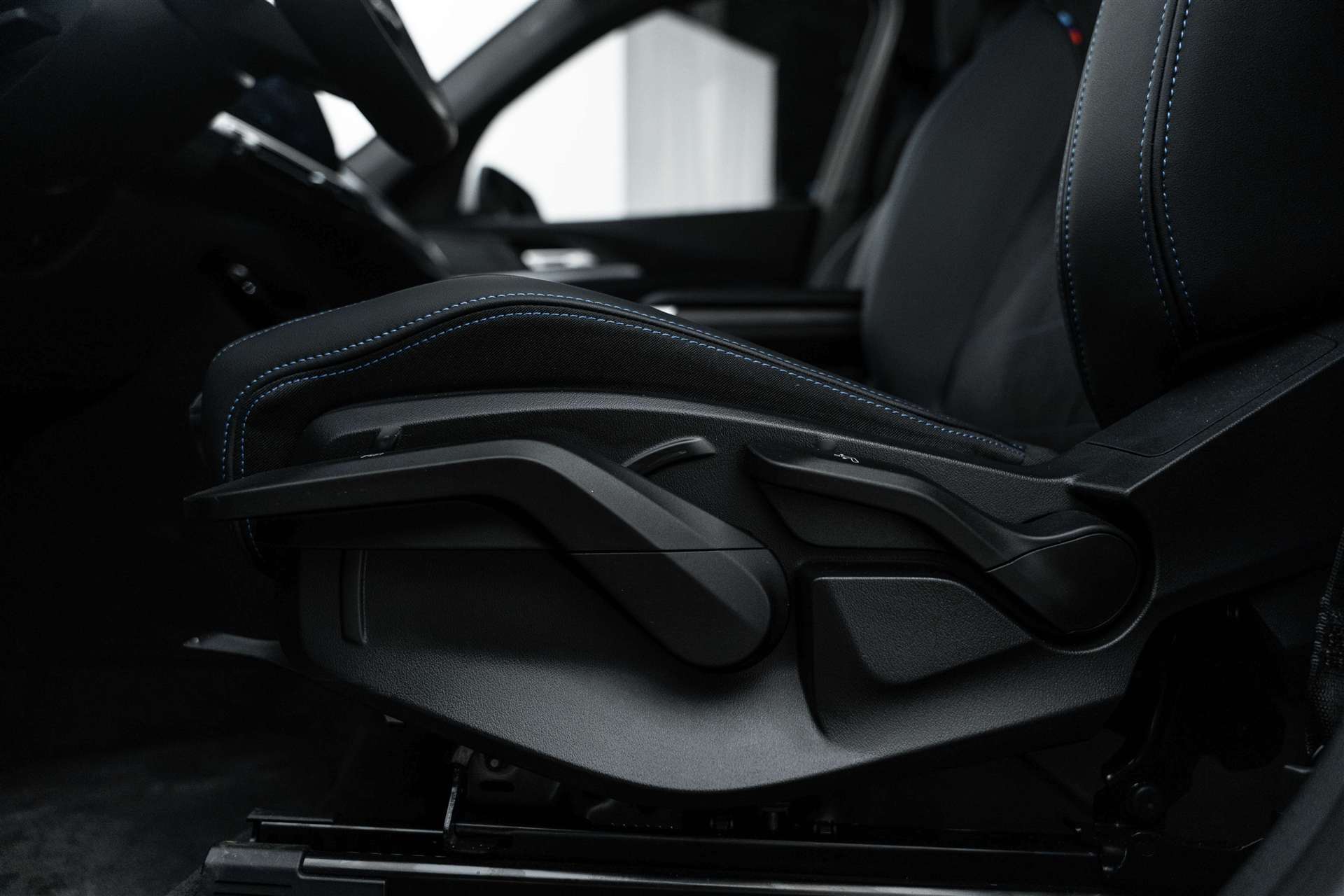BMW iX1 xDrive 30 M Sport EV 306PS-image-12