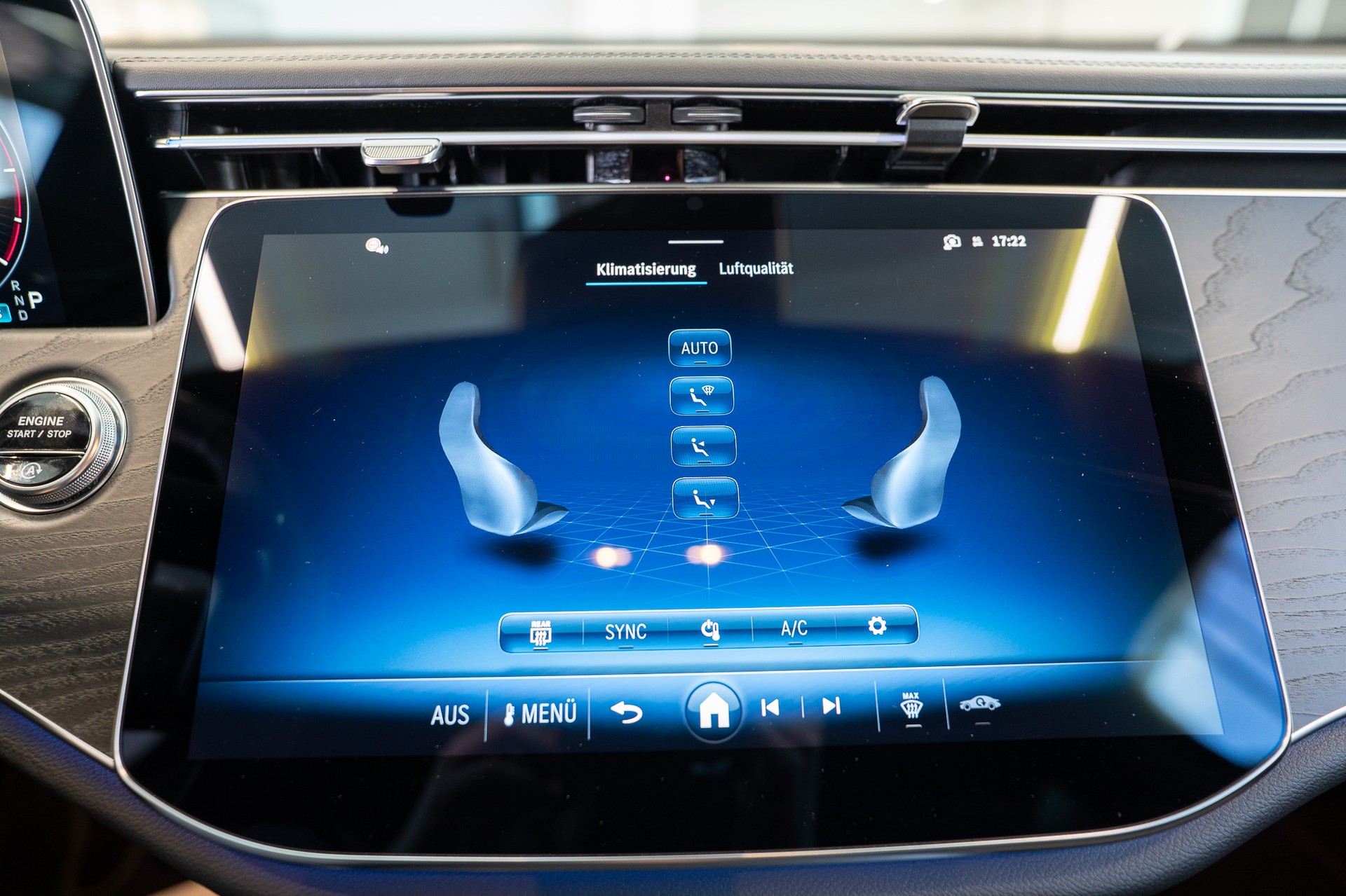 MERCEDES-BENZ E 220 d AMG Line / Navi / Rückfahrkamera / Sitzheizung-image-20