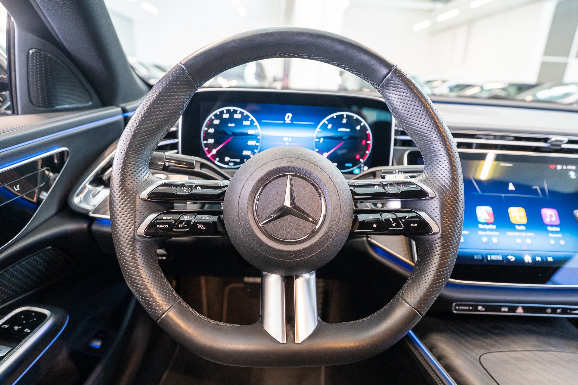 MERCEDES-BENZ E 220 d AMG Line / Navi / Rückfahrkamera / Sitzheizung-image-17
