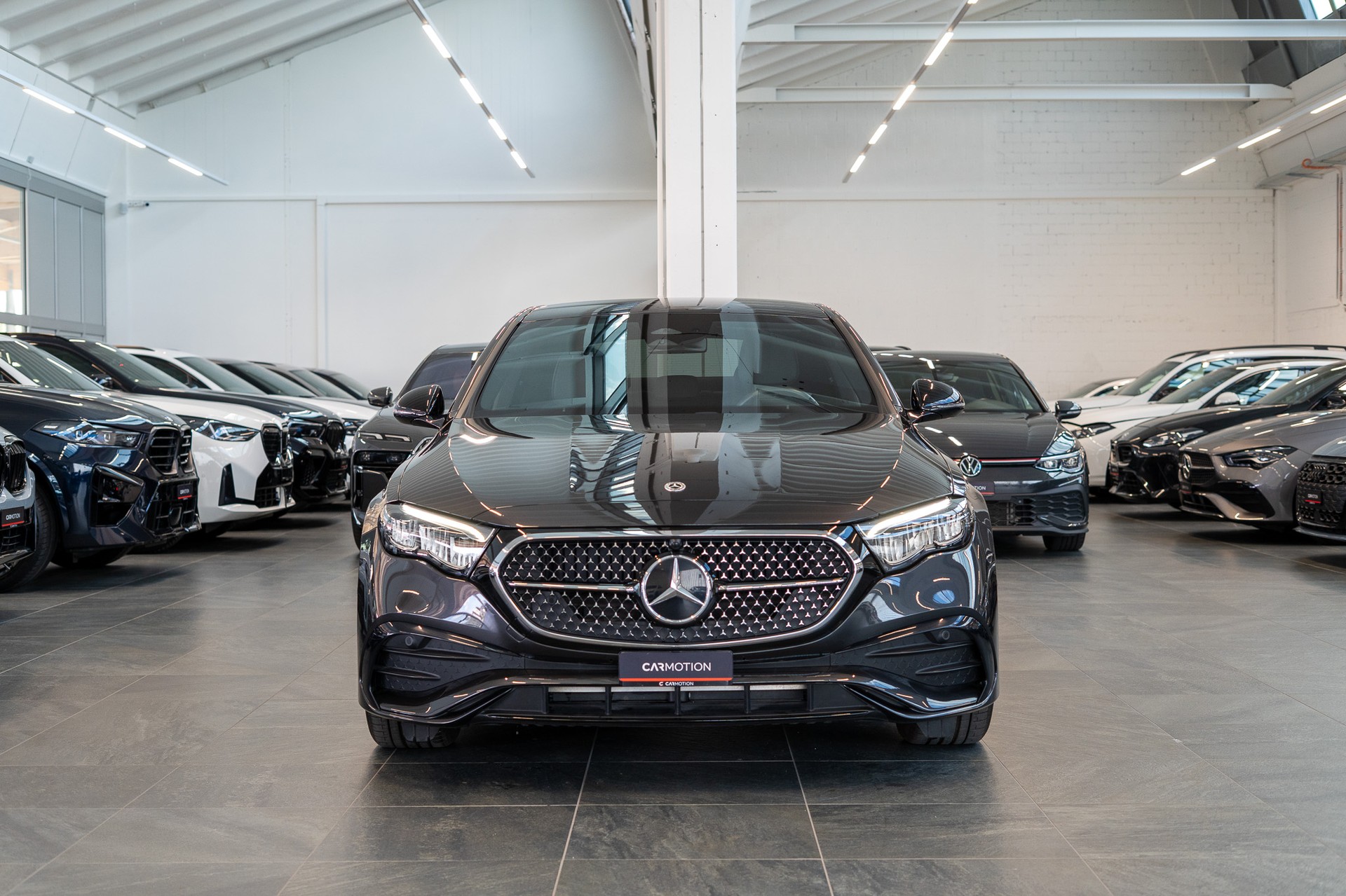 MERCEDES-BENZ E 220 d AMG Line / Navi / Rückfahrkamera / Sitzheizung-showroom-element-1