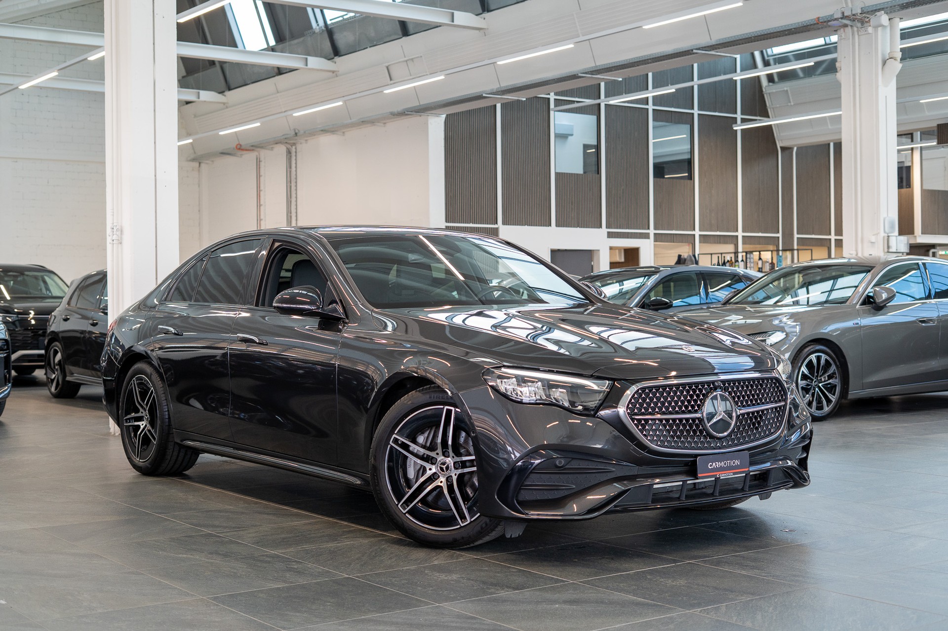 MERCEDES-BENZ E 220 d AMG Line / Navi / Rückfahrkamera / Sitzheizung-showroom-element-2