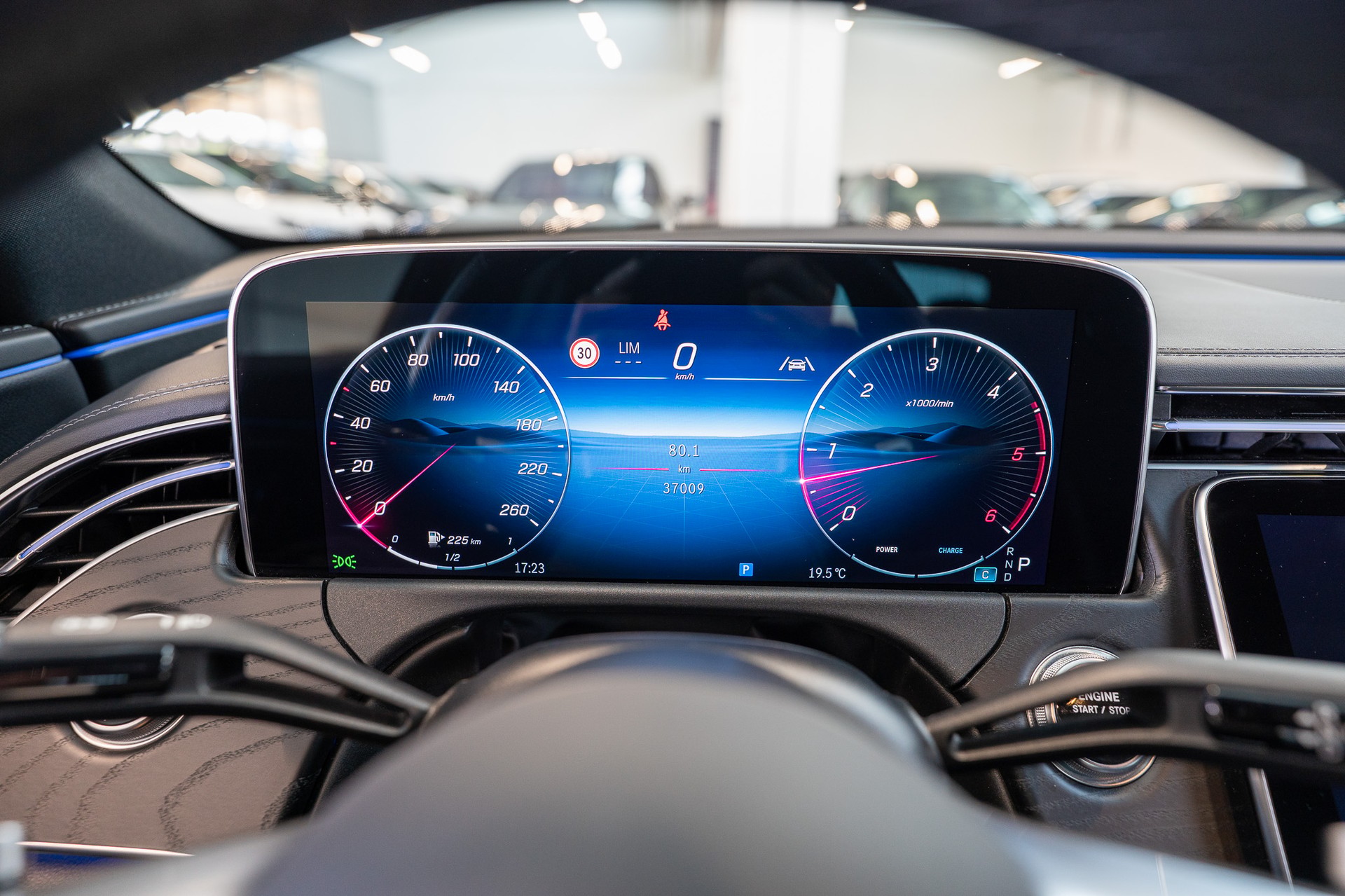 MERCEDES-BENZ E 220 d AMG Line / Navi / Rückfahrkamera / Sitzheizung-image-21