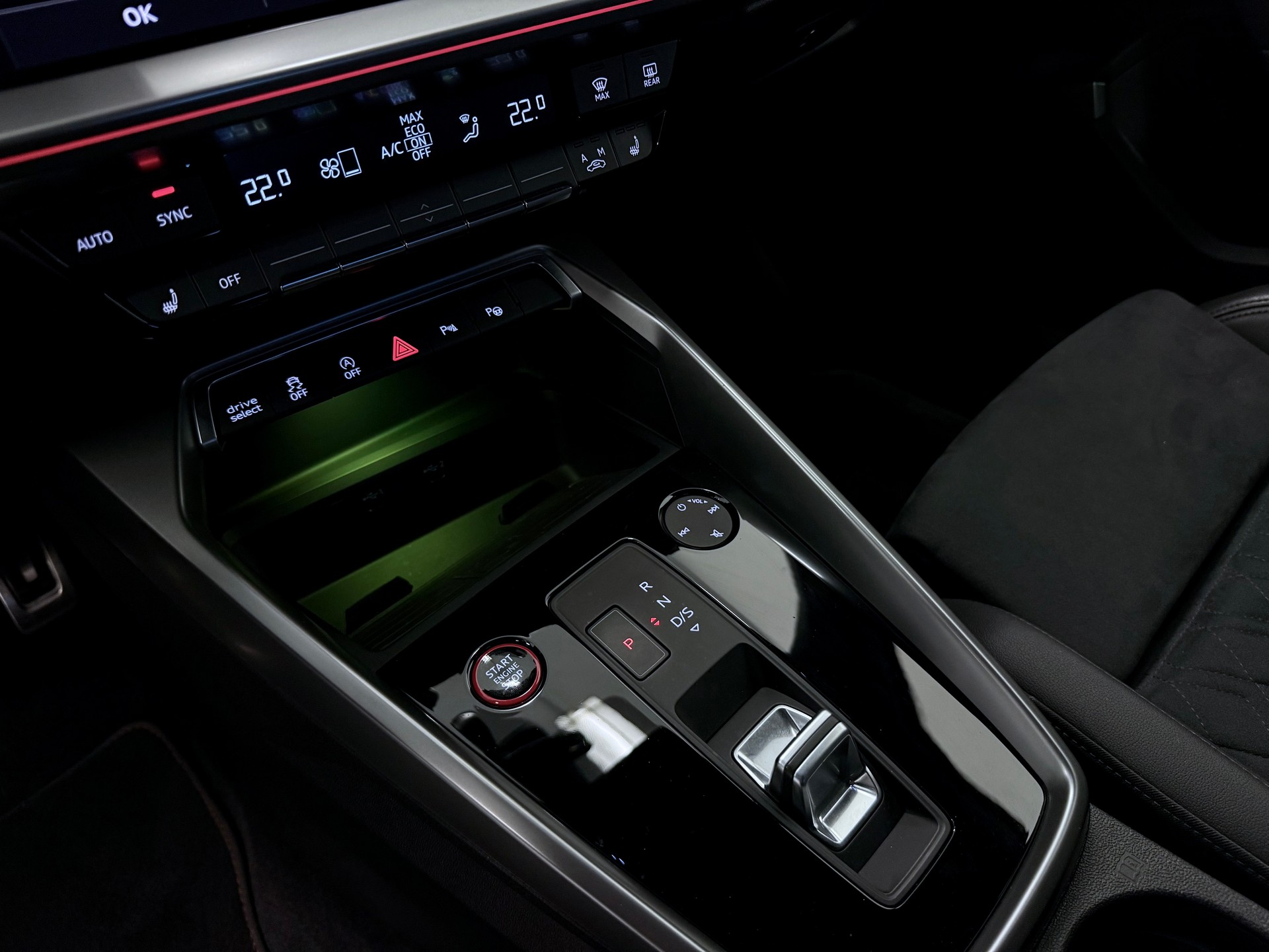 AUDI RS3 Sportback 2.5 TSI quattro S-tronic-image-22