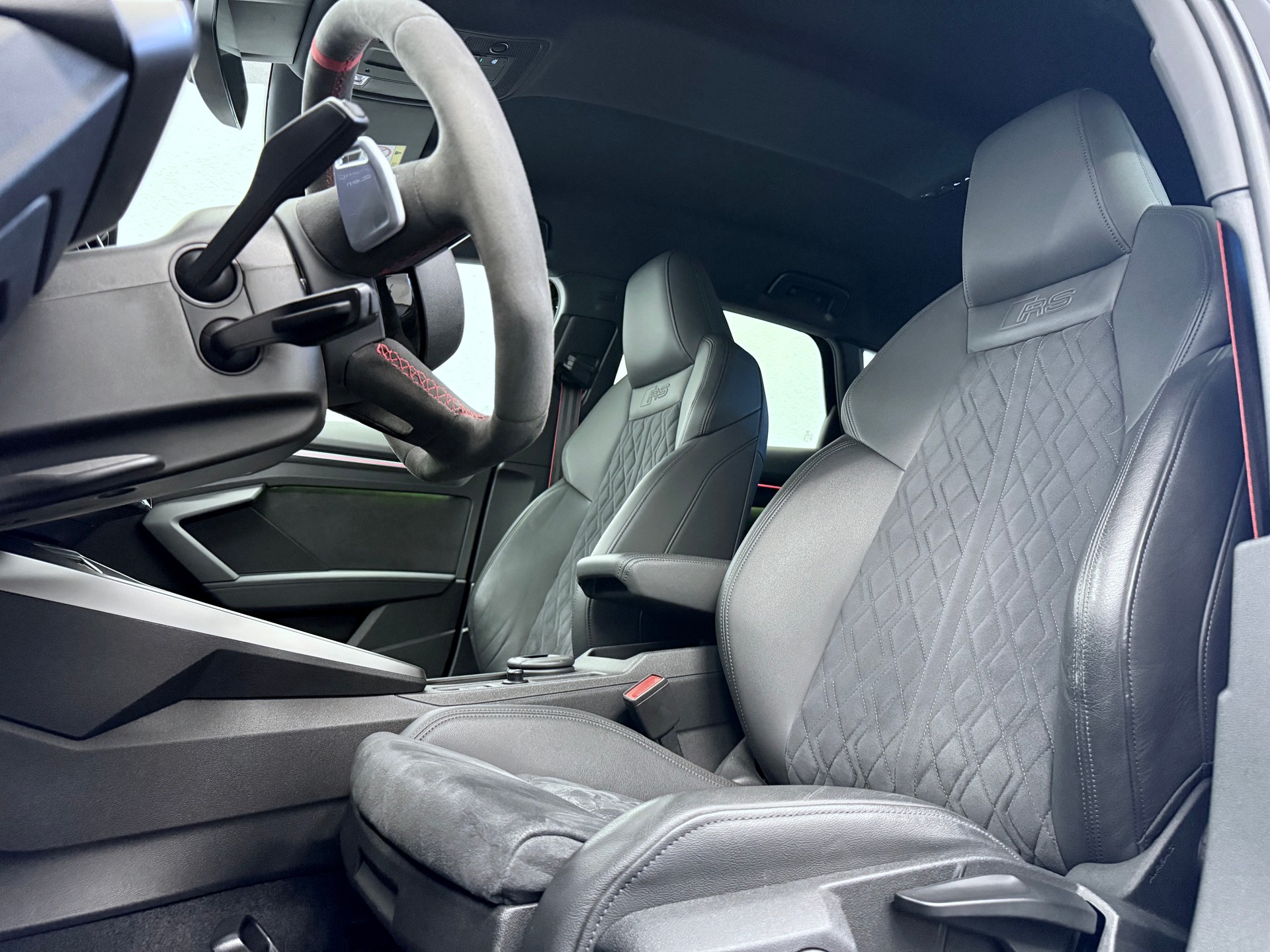 AUDI RS3 Sportback 2.5 TSI quattro S-tronic-image-18