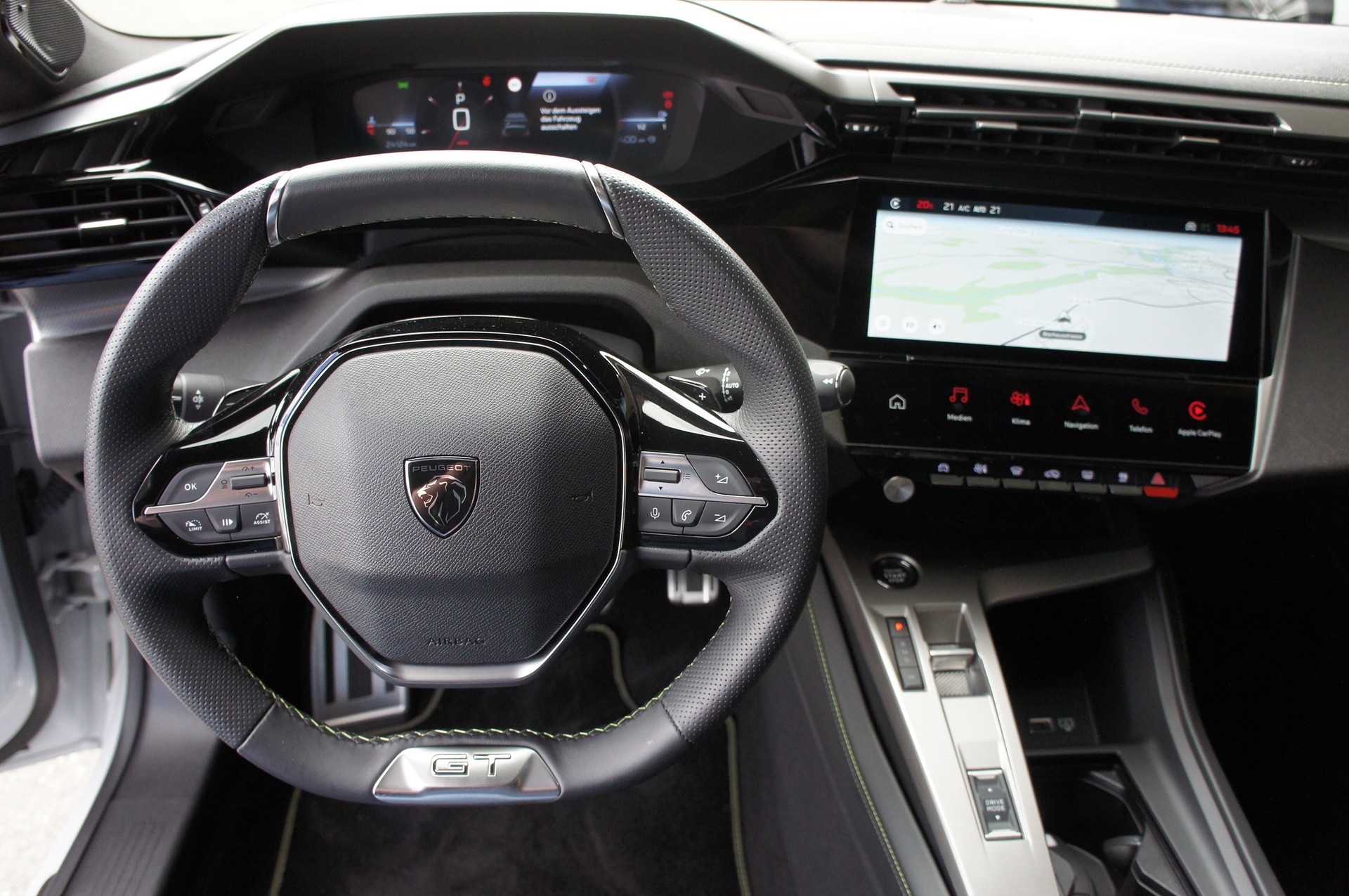 PEUGEOT 308 1.2 HEV 145 GT-image-21