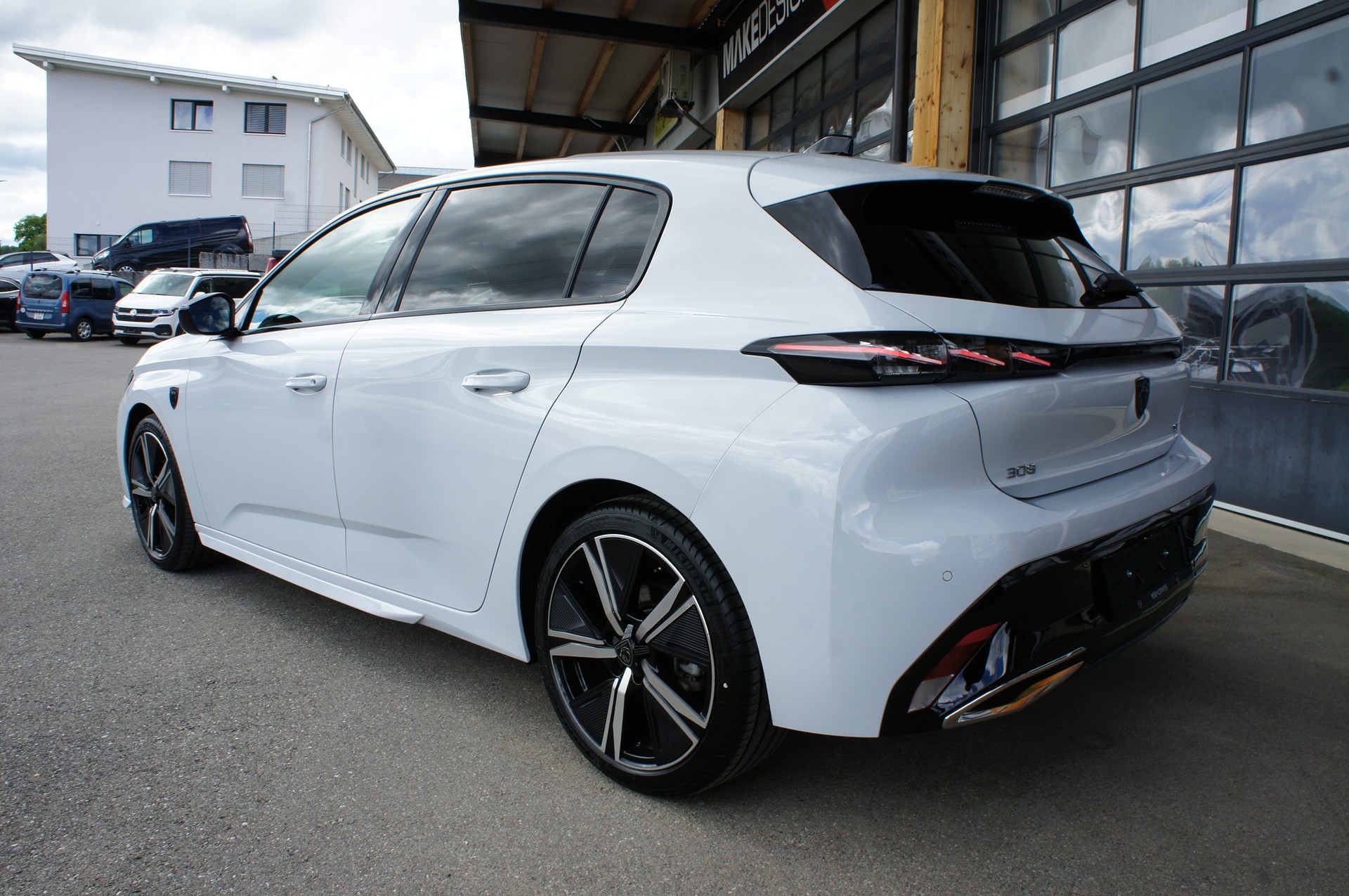 PEUGEOT 308 1.2 HEV 145 GT-showroom-element-2
