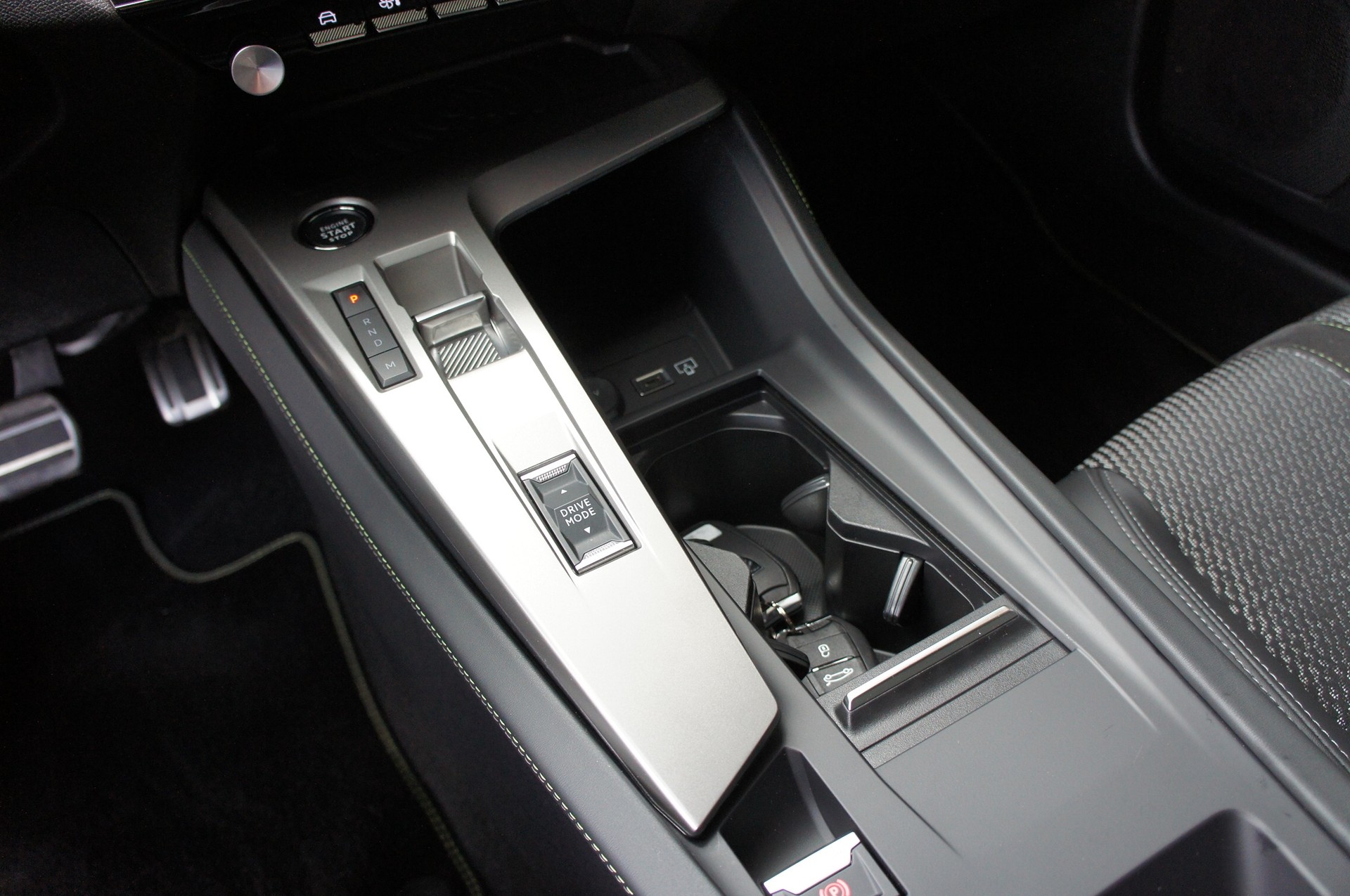 PEUGEOT 308 1.2 HEV 145 GT-image-17