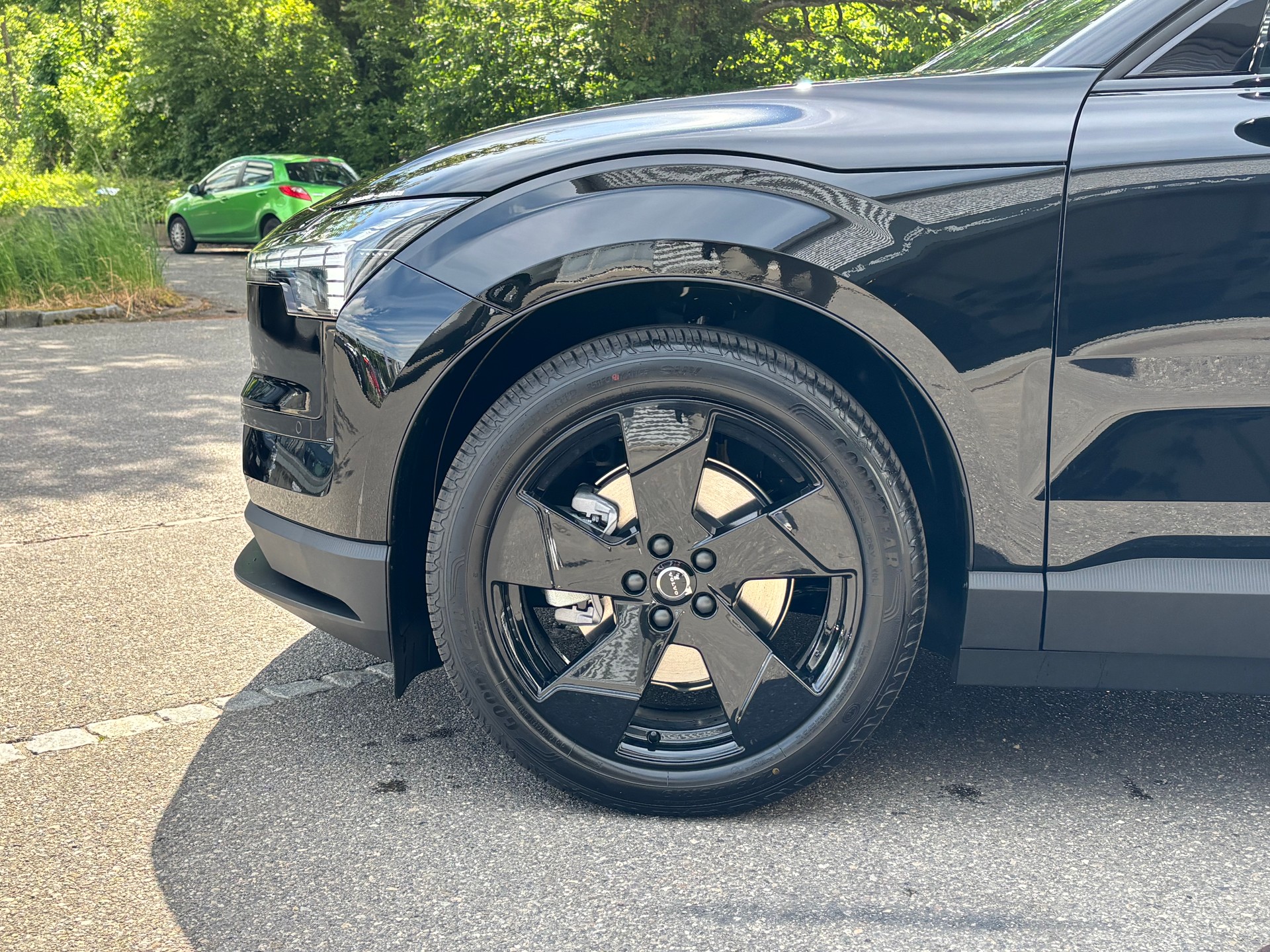 VOLVO EX30 E60 Plus Swiss Black Edition-showroom-element-1