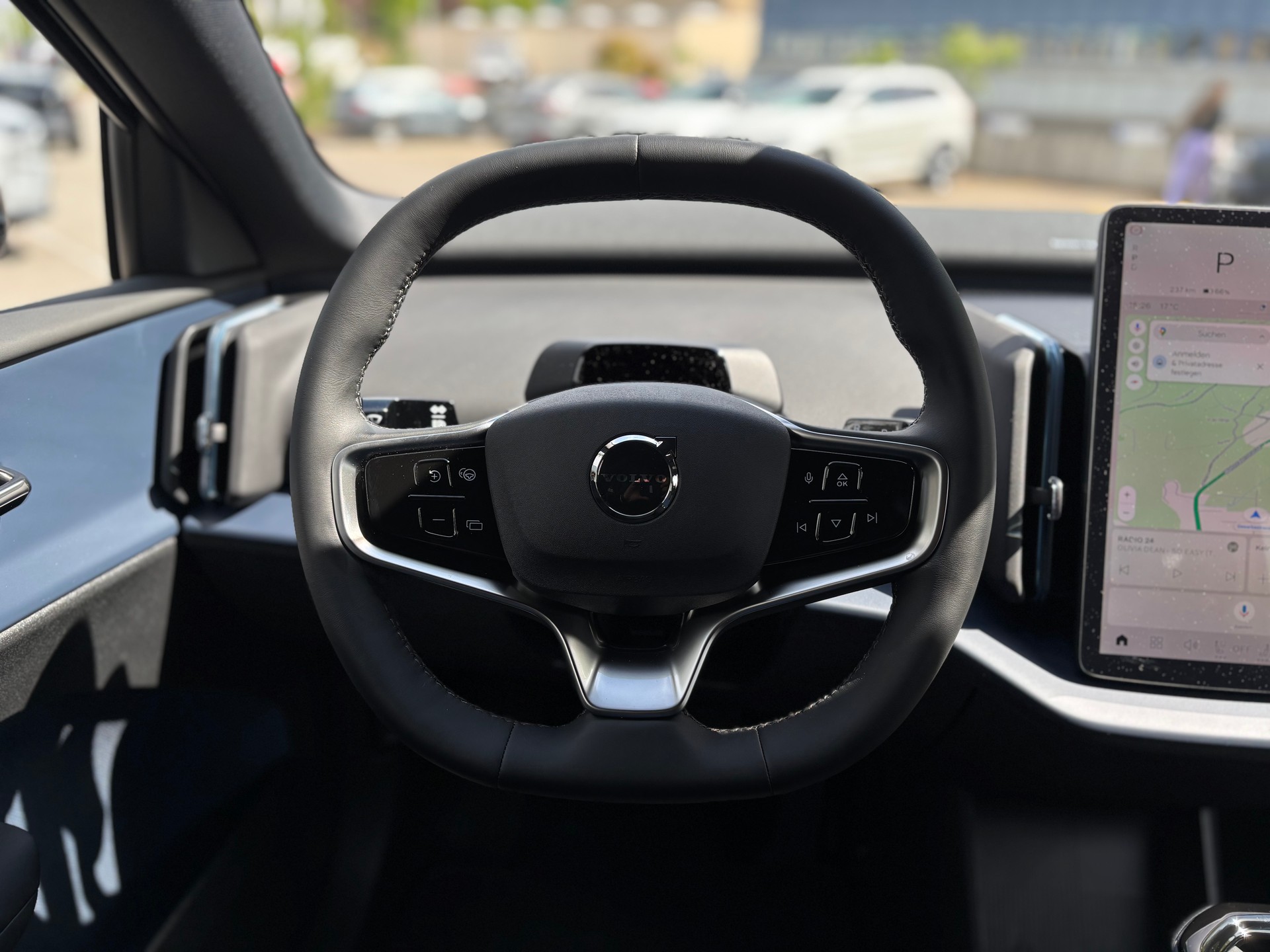 VOLVO EX30 E60 Plus Swiss Black Edition-image-17