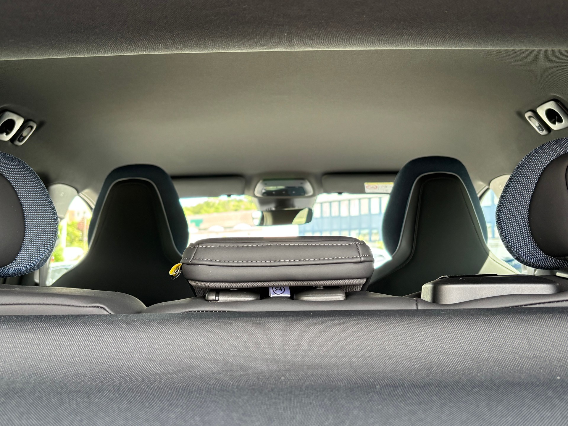 VOLVO EX30 E60 Plus Swiss Black Edition-image-9