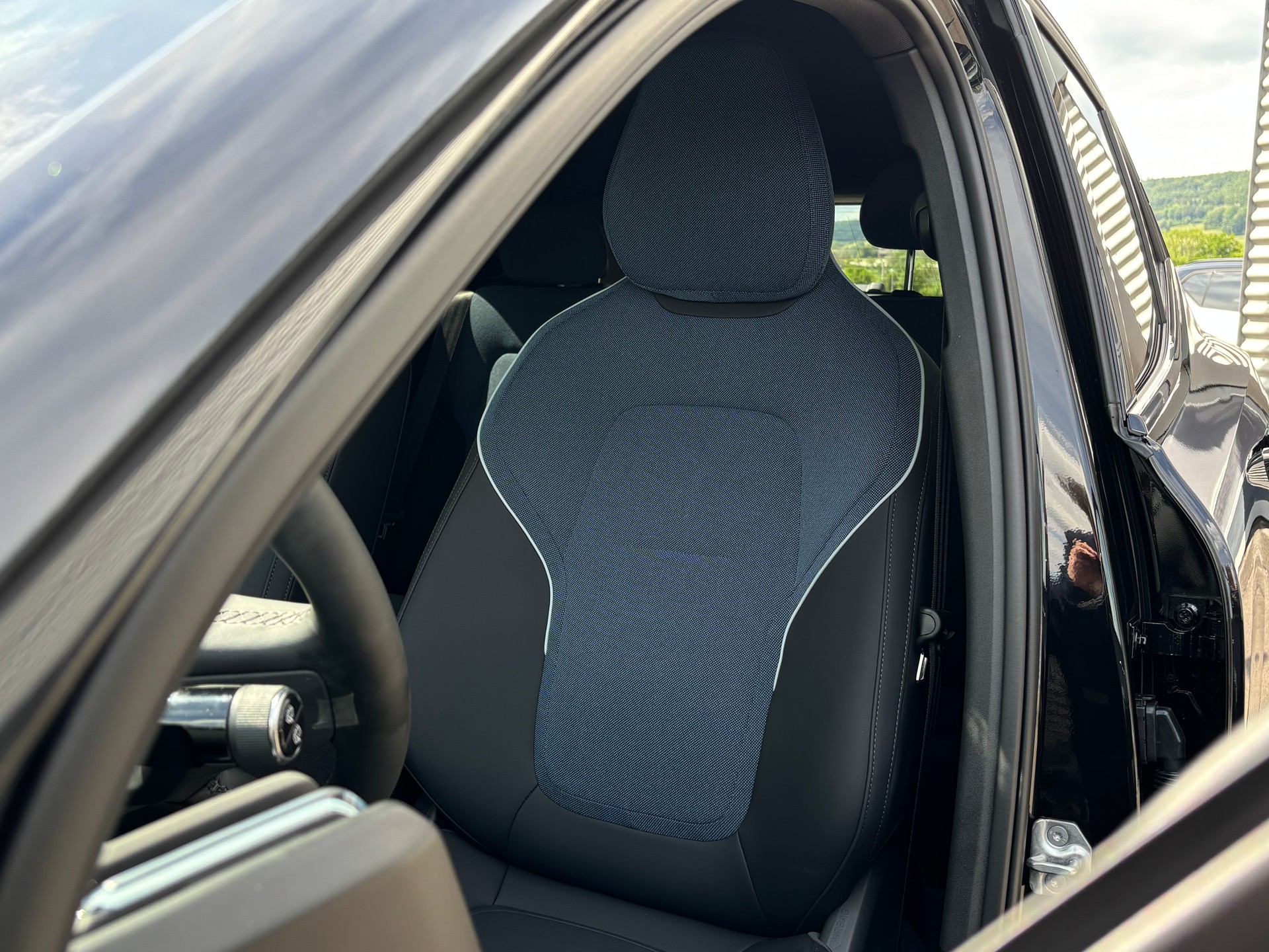 VOLVO EX30 E60 Plus Swiss Black Edition-showroom-element-2