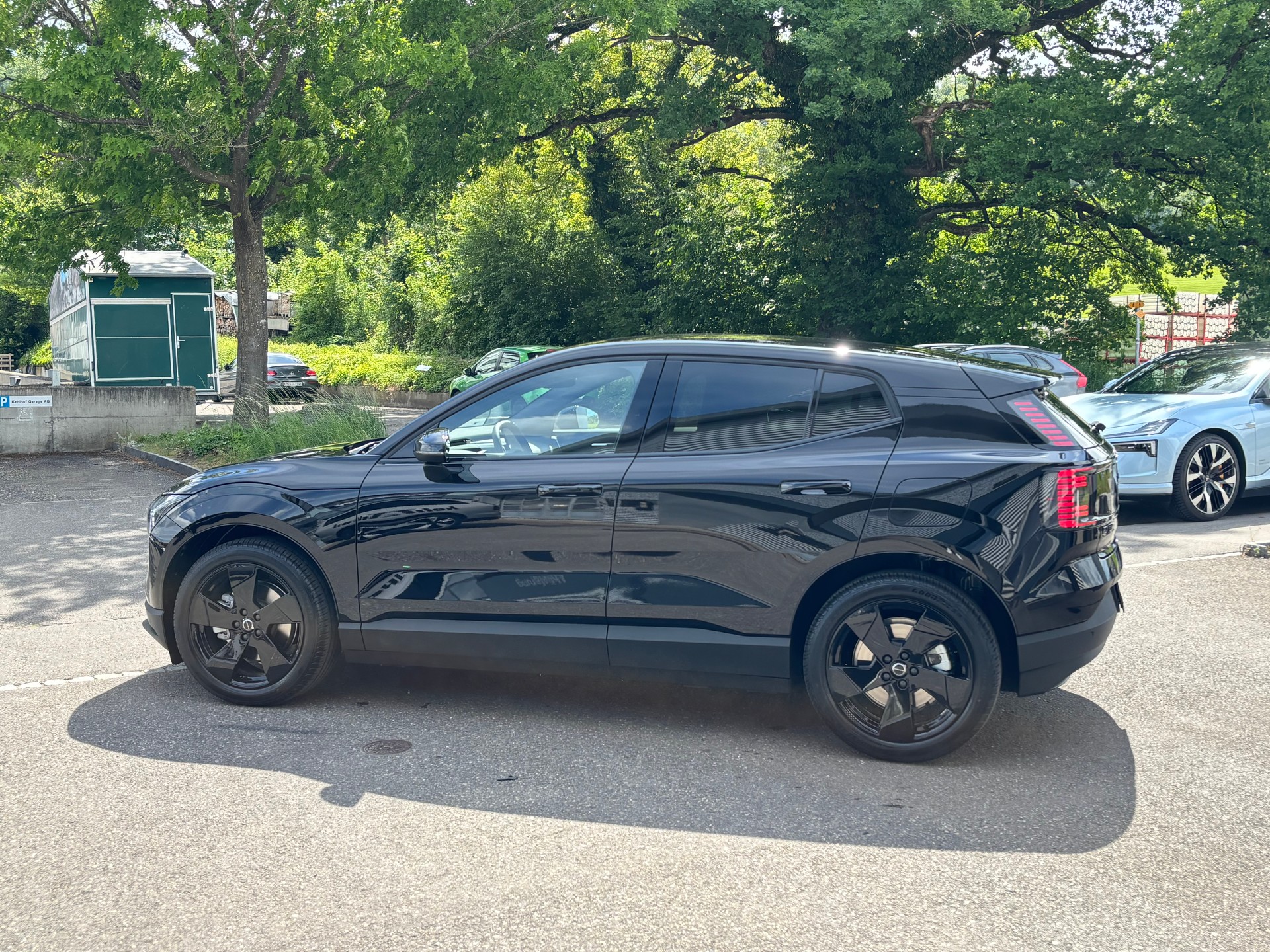 VOLVO EX30 E60 Plus Swiss Black Edition-image-5