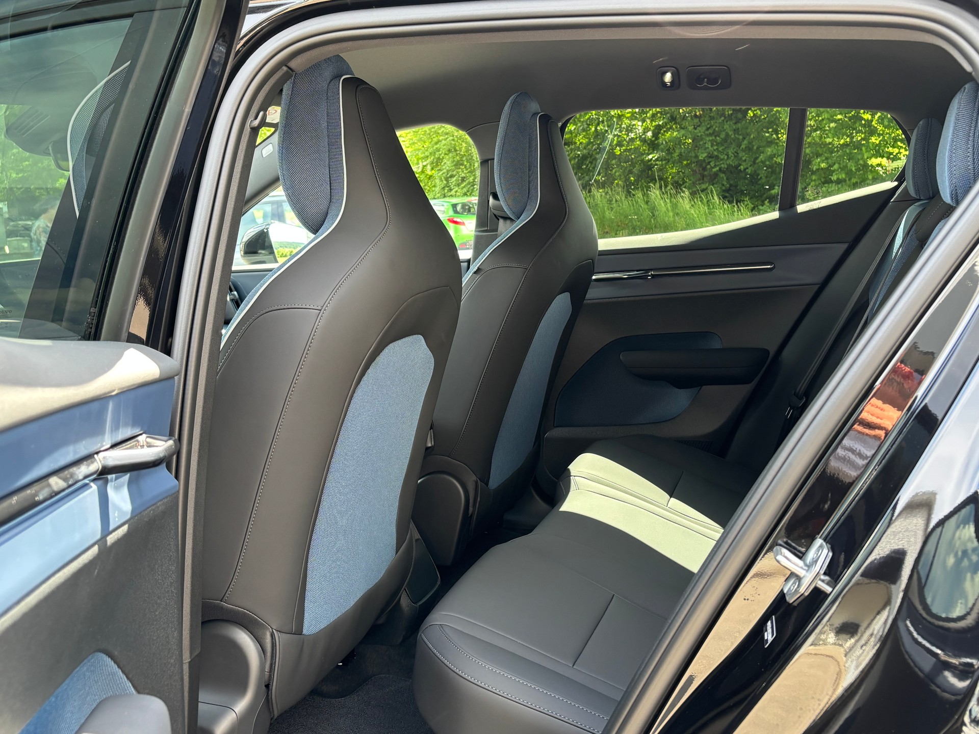 VOLVO EX30 E60 Plus Swiss Black Edition-image-11