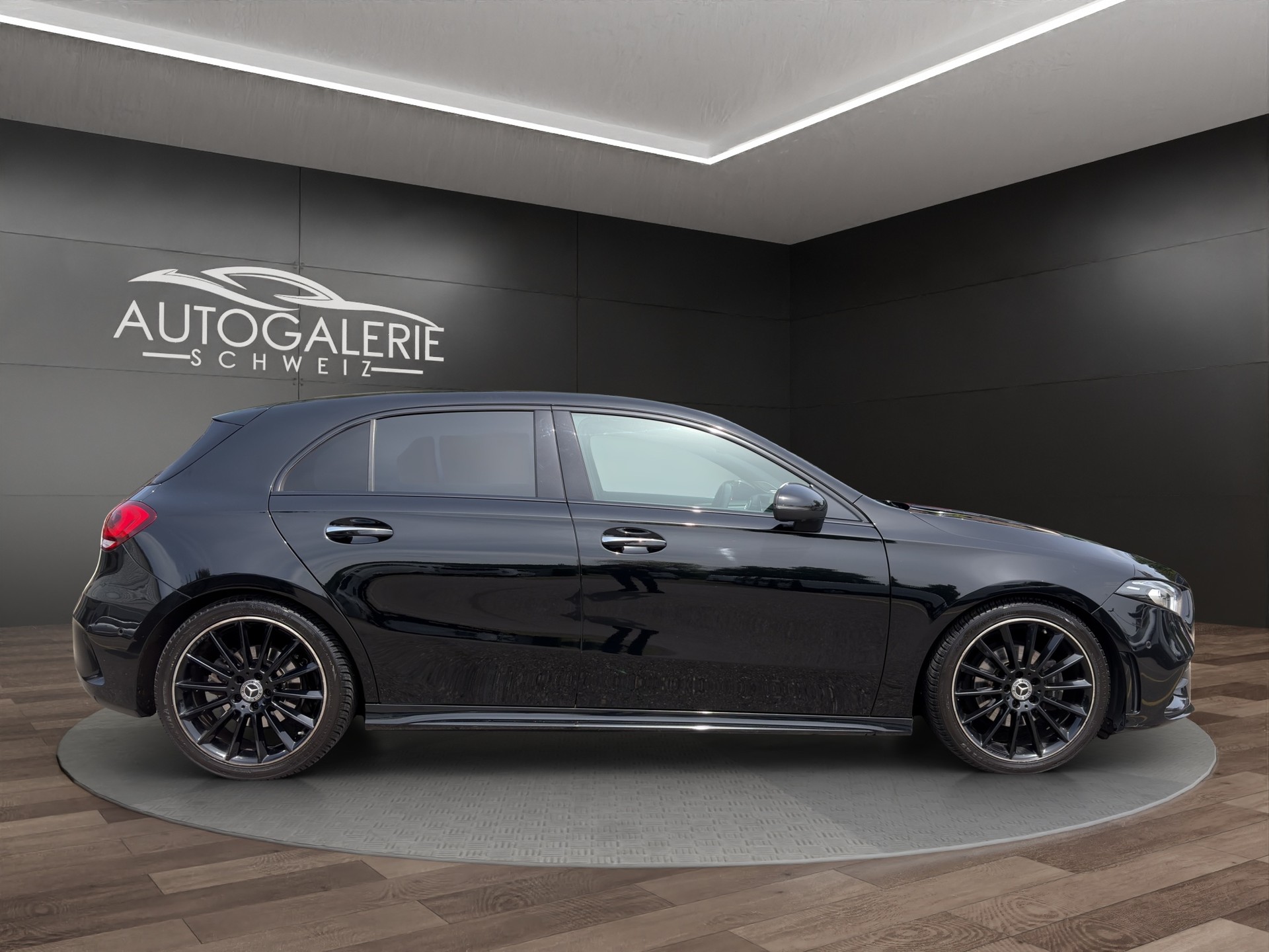 MERCEDES-BENZ A 200 AMG Line 7G-DCT | CH | Panorama | Premium PLUS | 19" | Head Up | 360 Kamera |-showroom-element-2