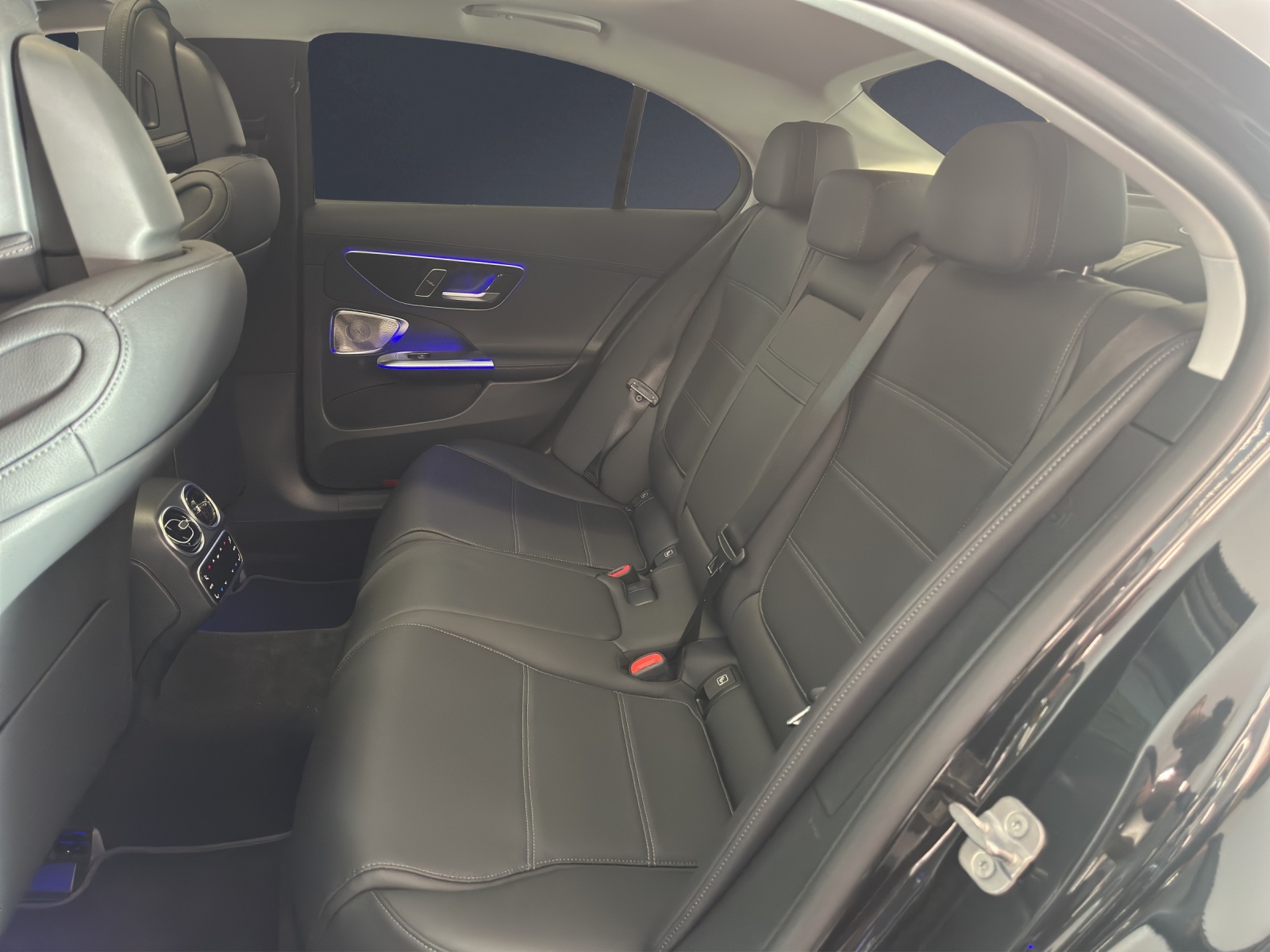 MERCEDES-BENZ C 200 4 Matic-image-11