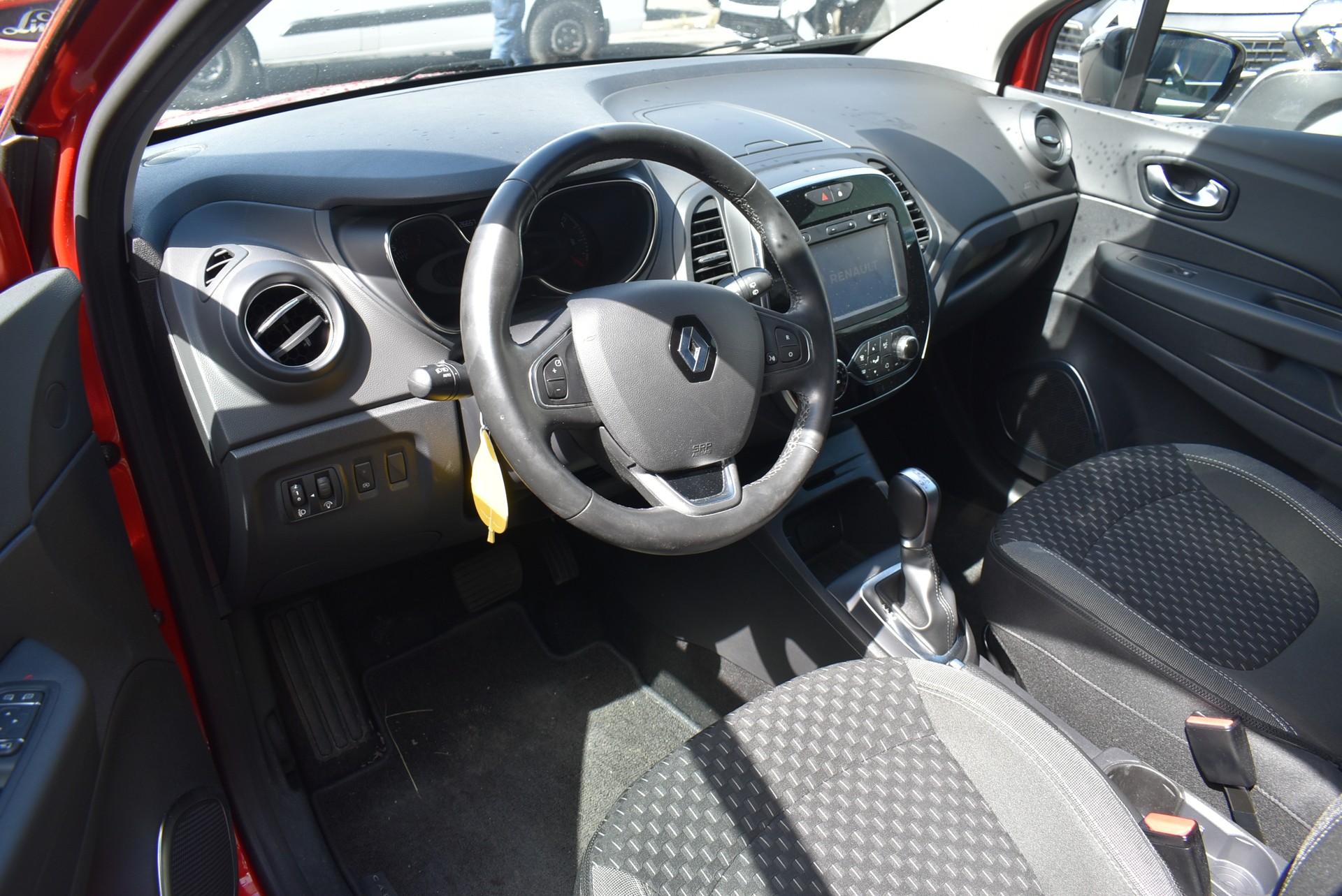 RENAULT Captur 1.2 T 16V Intens EDC-image-3