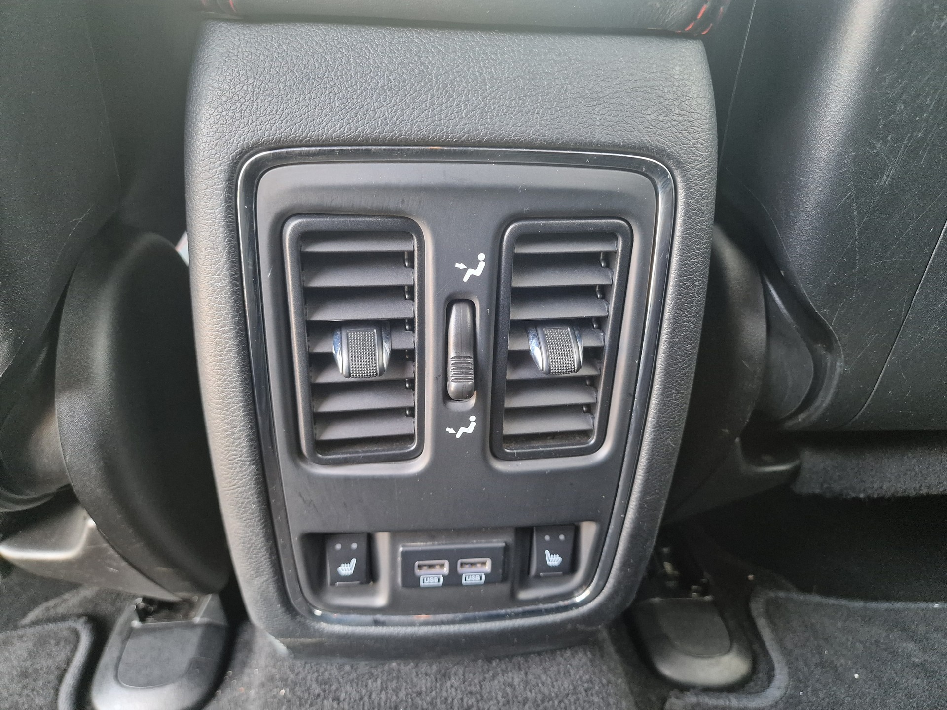 DODGE R/T 5.7 AWD-image-24