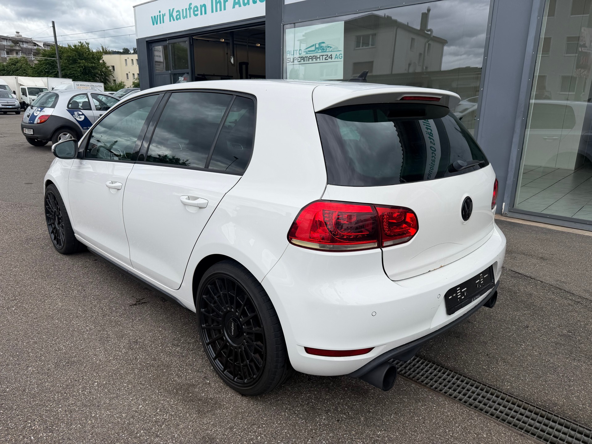 VW Golf 2.0 TSI GTI DSG-showroom-element-3