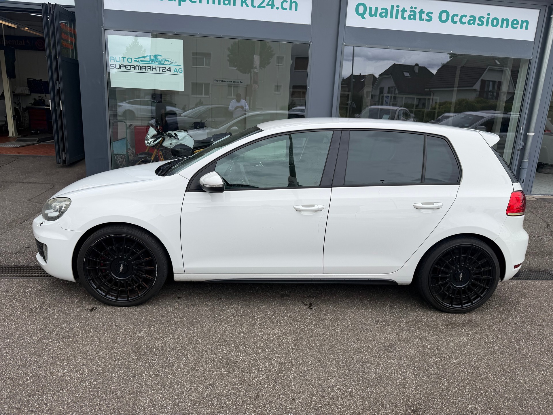 VW Golf 2.0 TSI GTI DSG-showroom-element-2