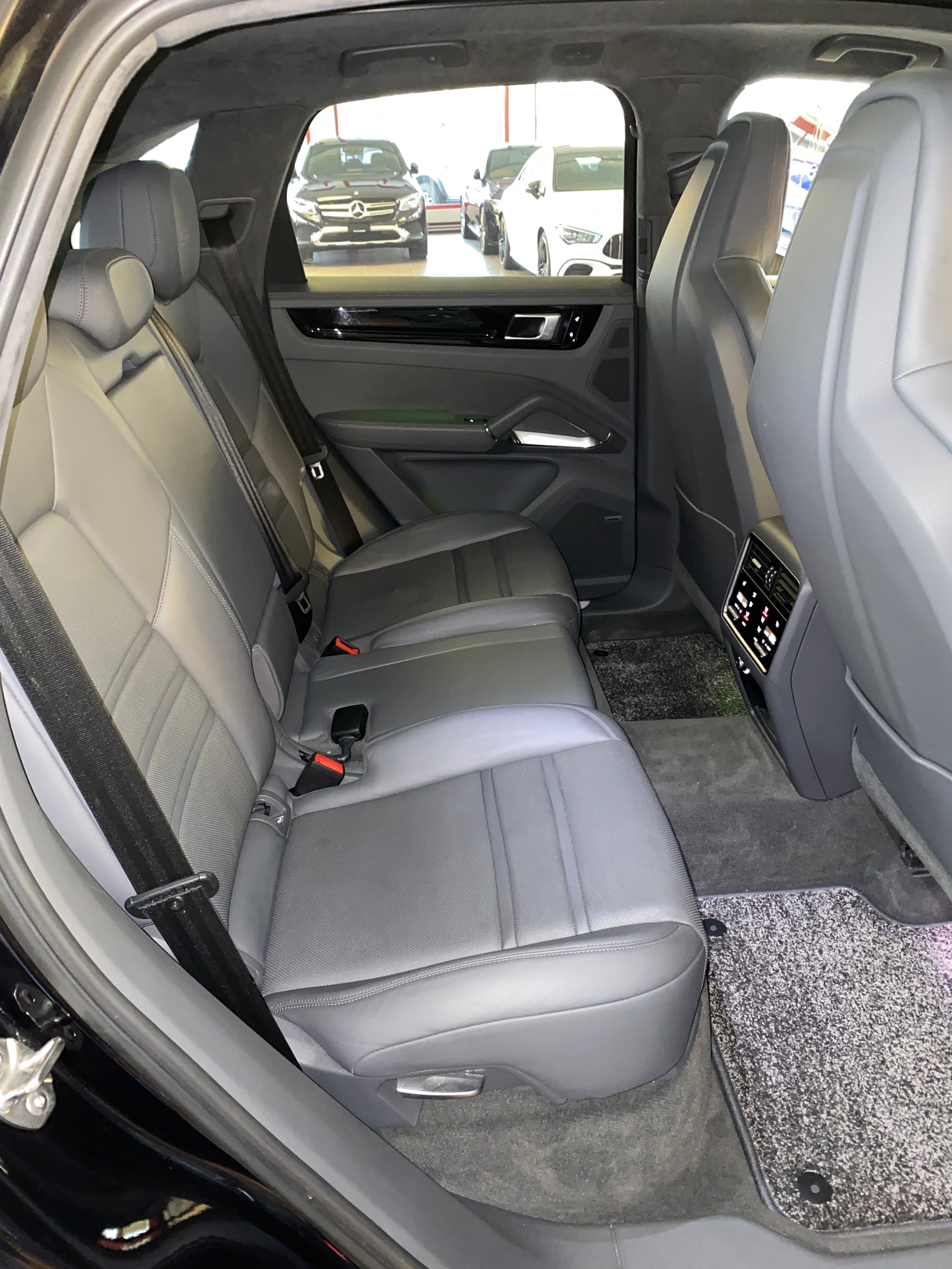 PORSCHE Cayenne Turbo-image-14