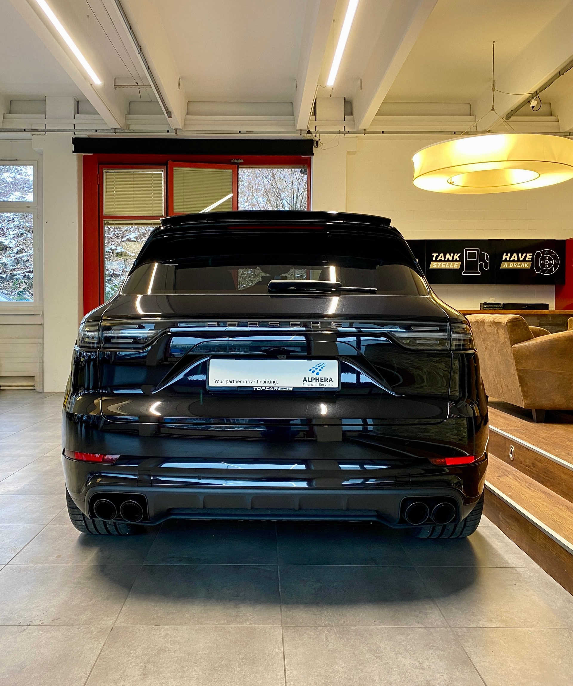 PORSCHE Cayenne Turbo-image-4