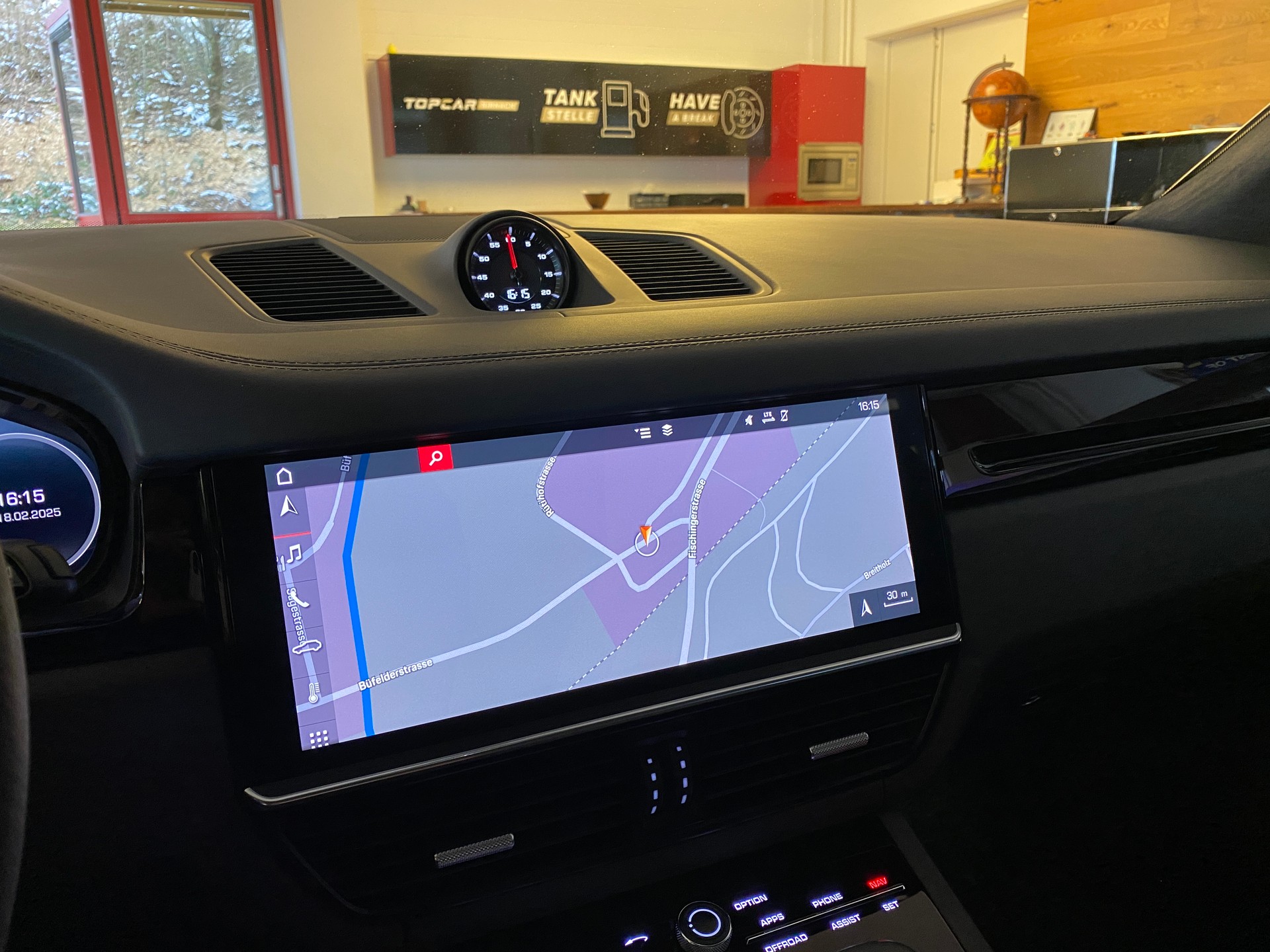 PORSCHE Cayenne Turbo-image-19