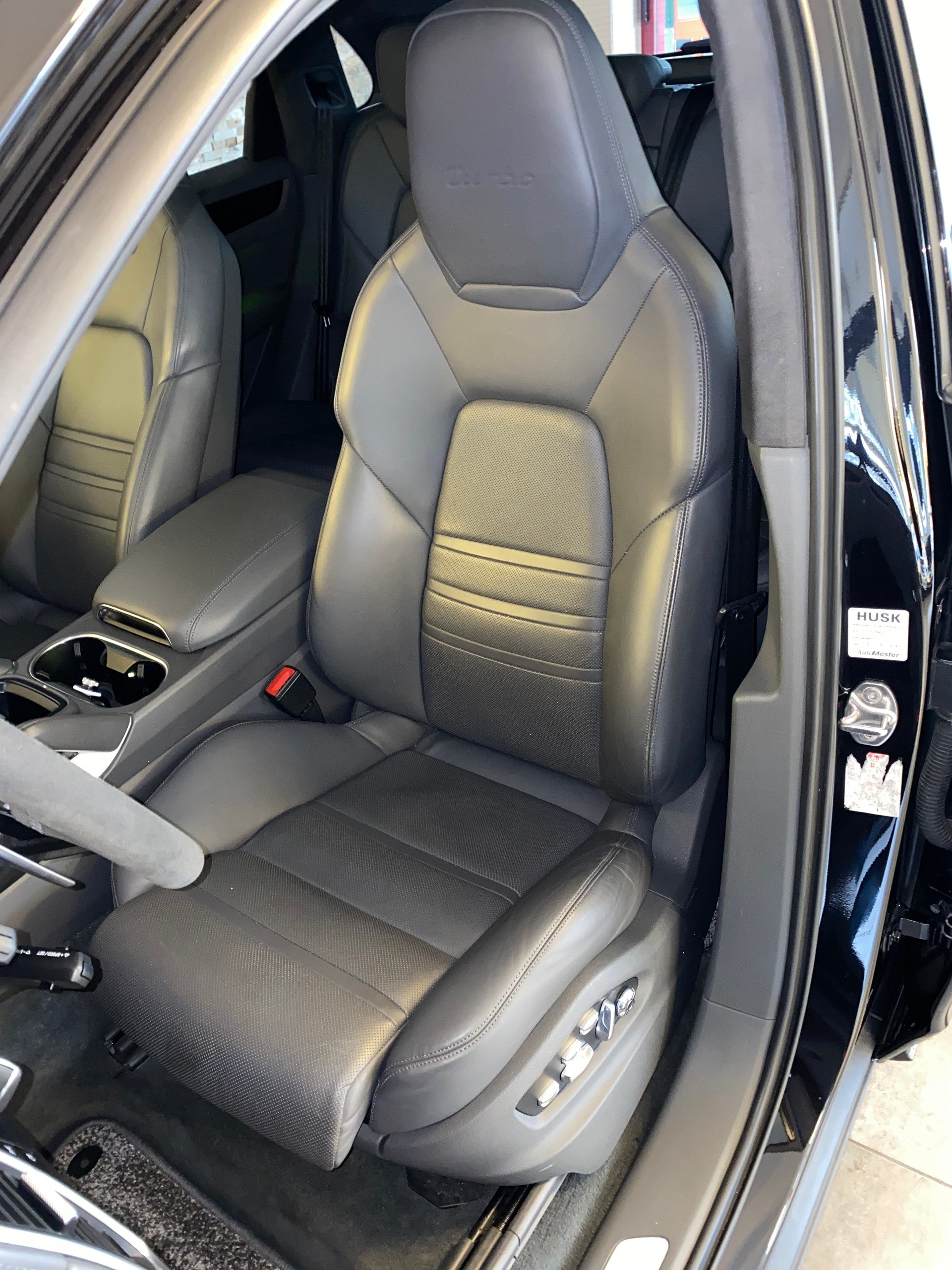 PORSCHE Cayenne Turbo-image-10