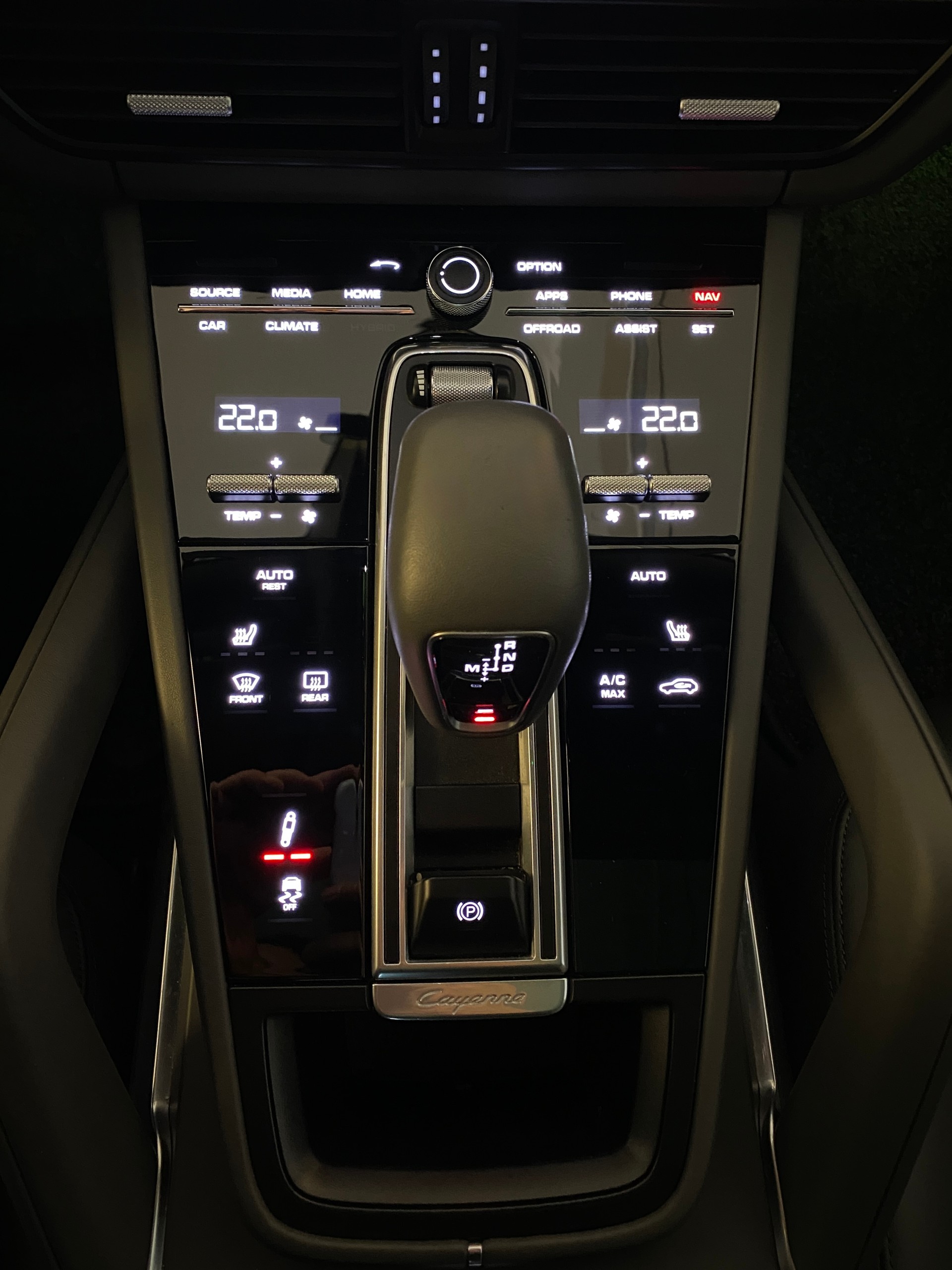 PORSCHE Cayenne Turbo-image-18