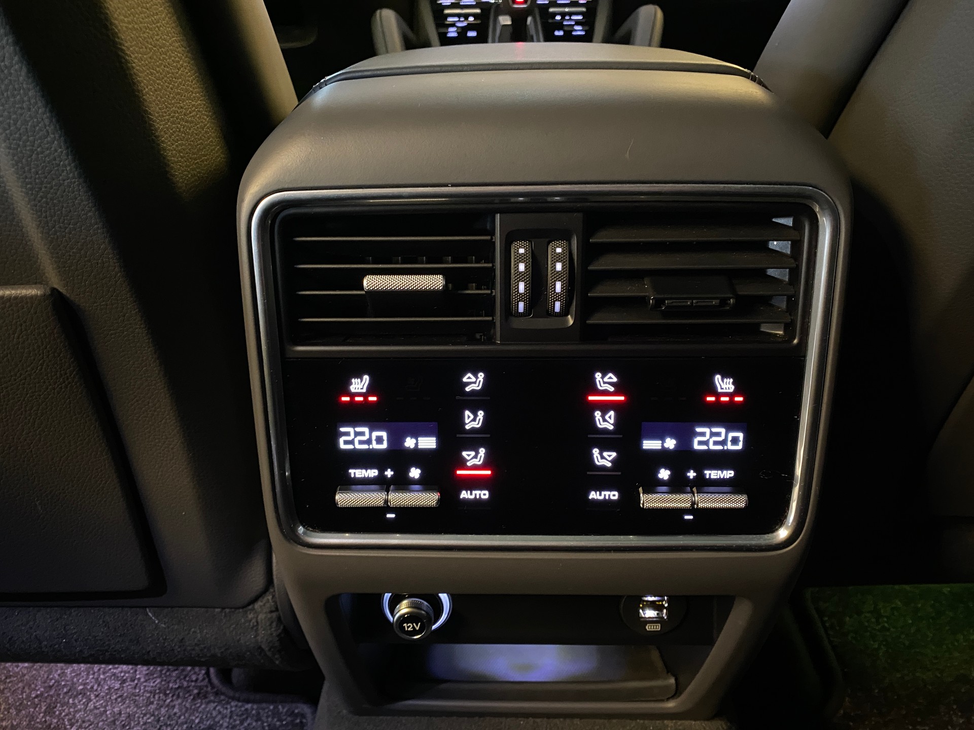 PORSCHE Cayenne Turbo-image-13