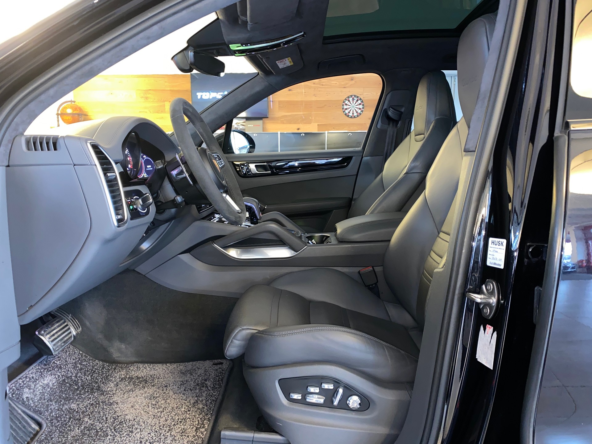 PORSCHE Cayenne Turbo-image-9