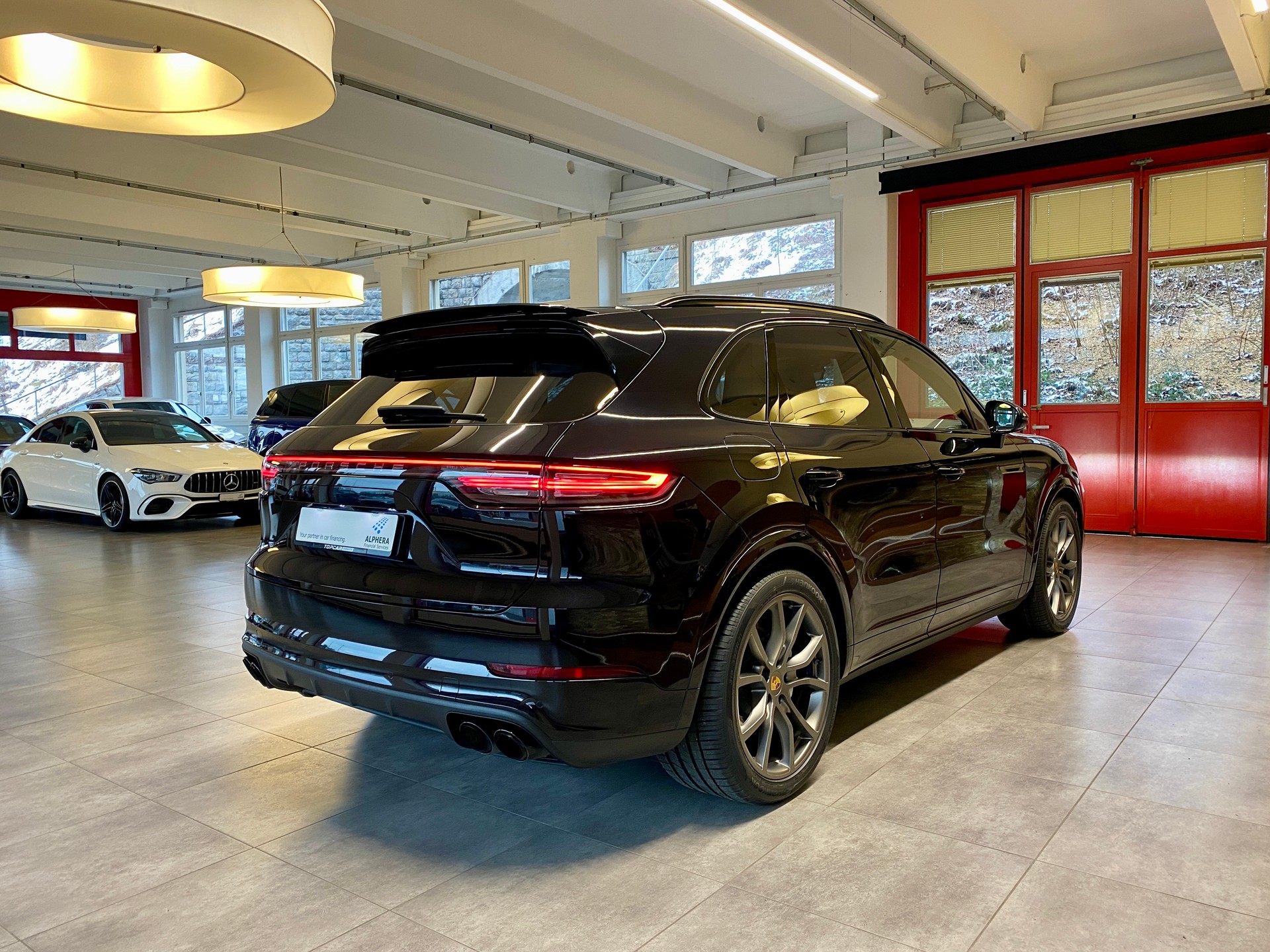 PORSCHE Cayenne Turbo-image-5