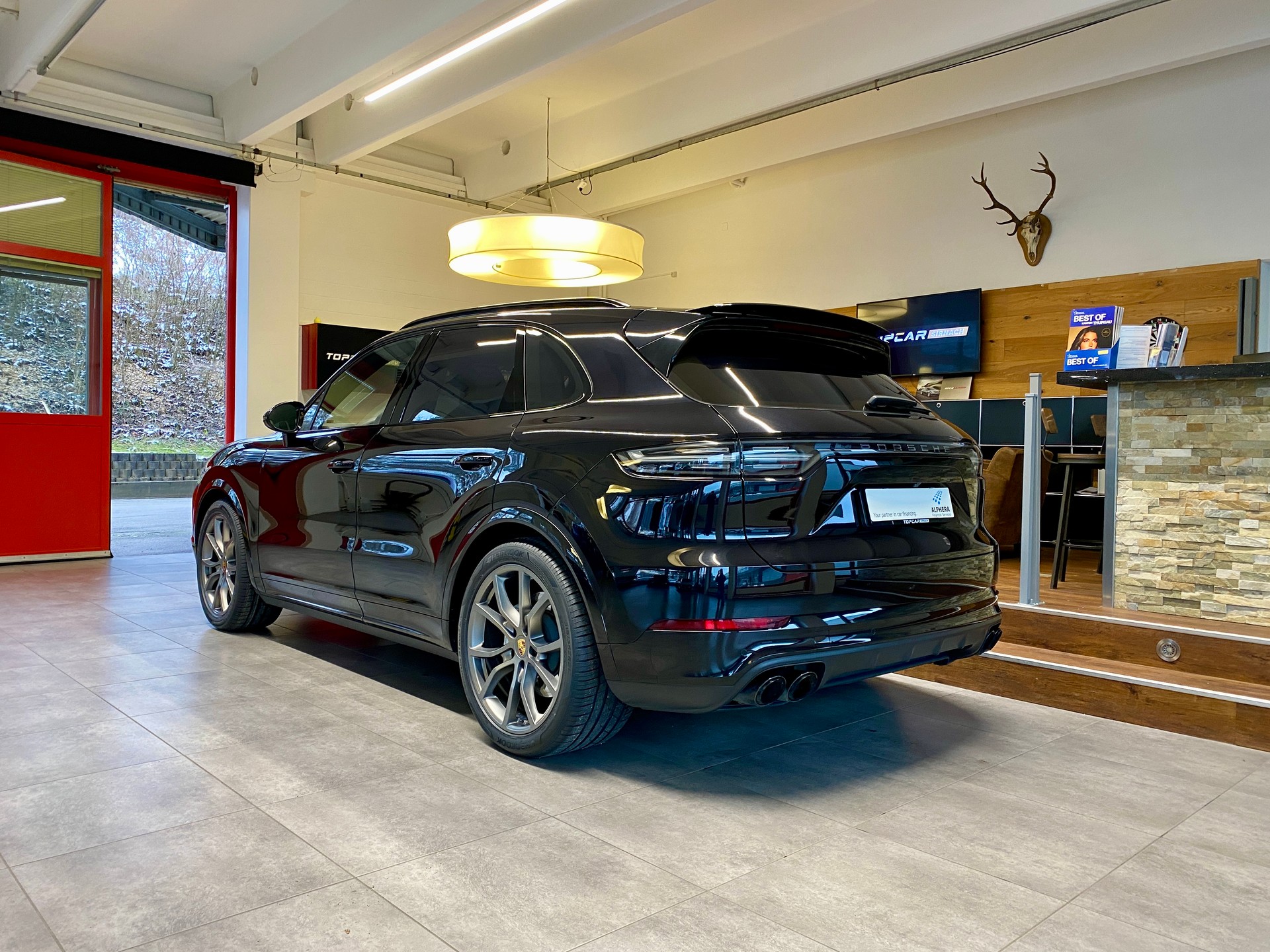 PORSCHE Cayenne Turbo-showroom-element-3