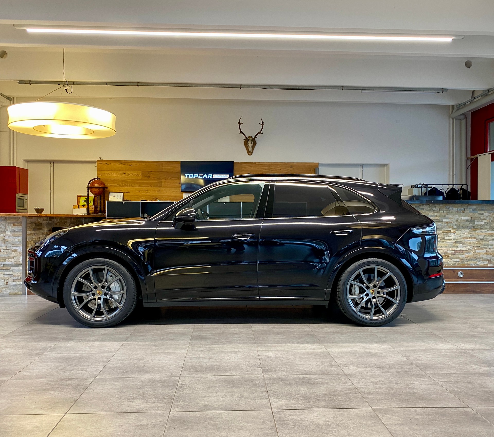 PORSCHE Cayenne Turbo-showroom-element-2